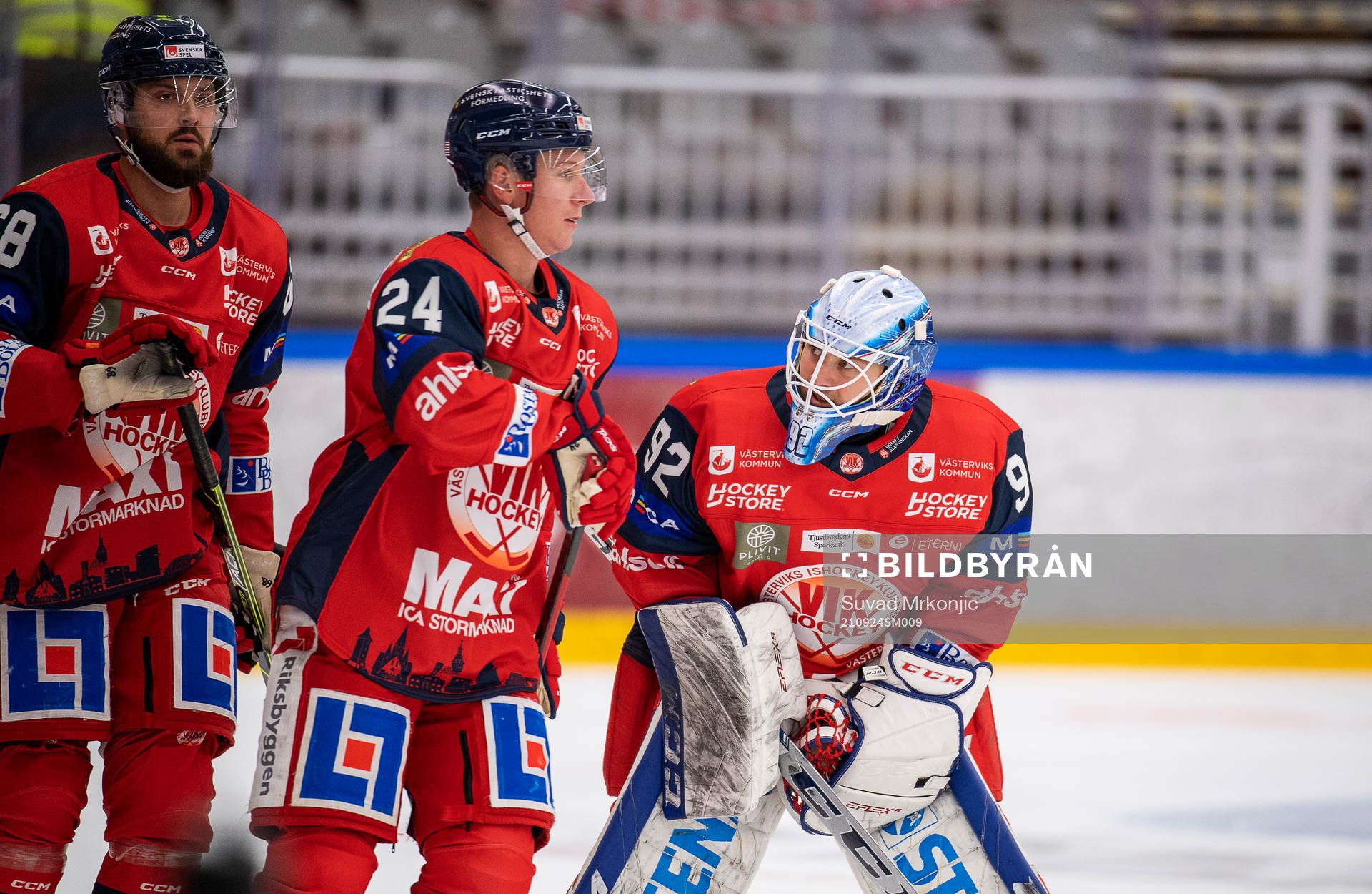 Västerviks Josh Wilkins och målvakt Edvin Olofsson