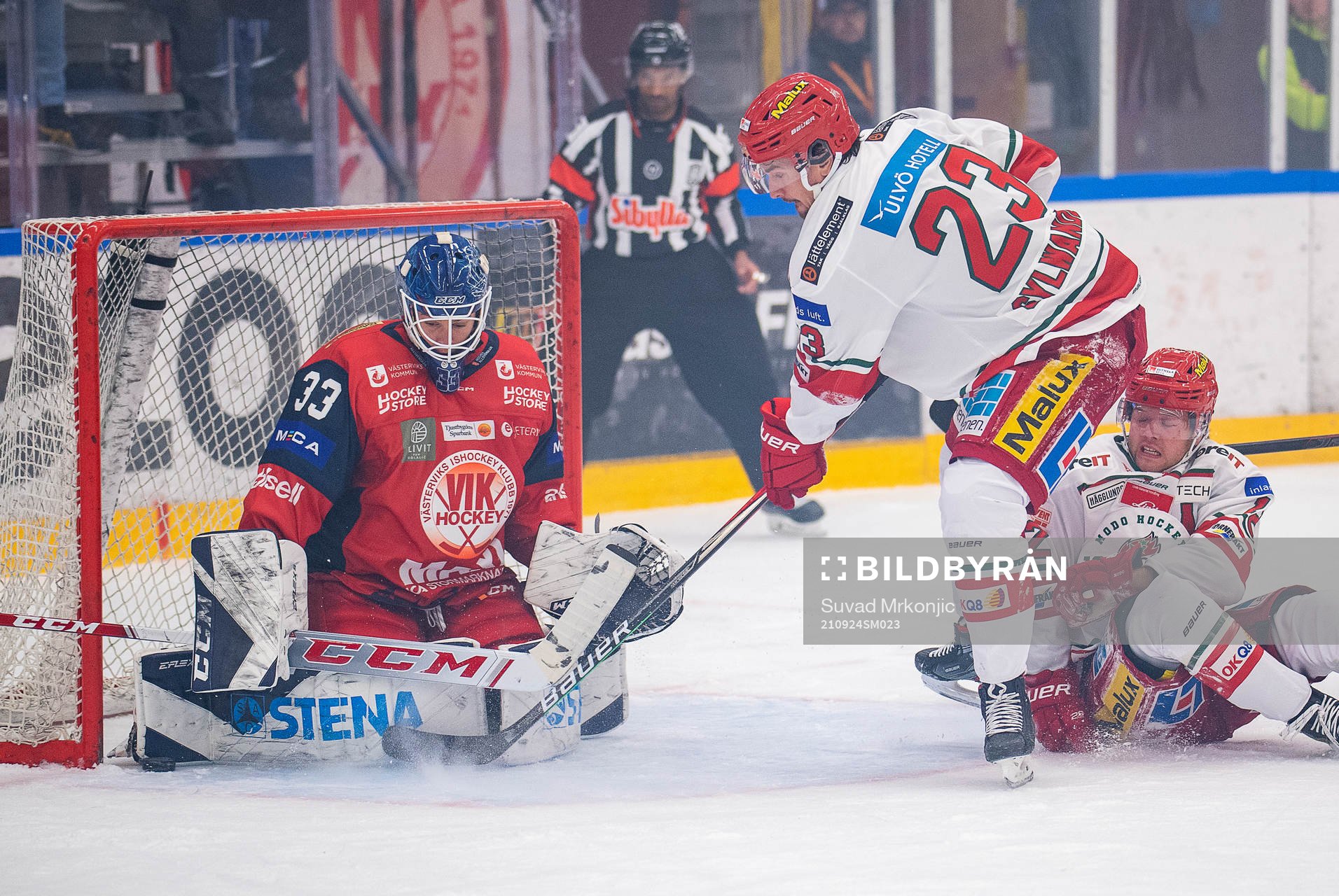 Västerviks målvakt Henrik Lundberg och Modos Daniel