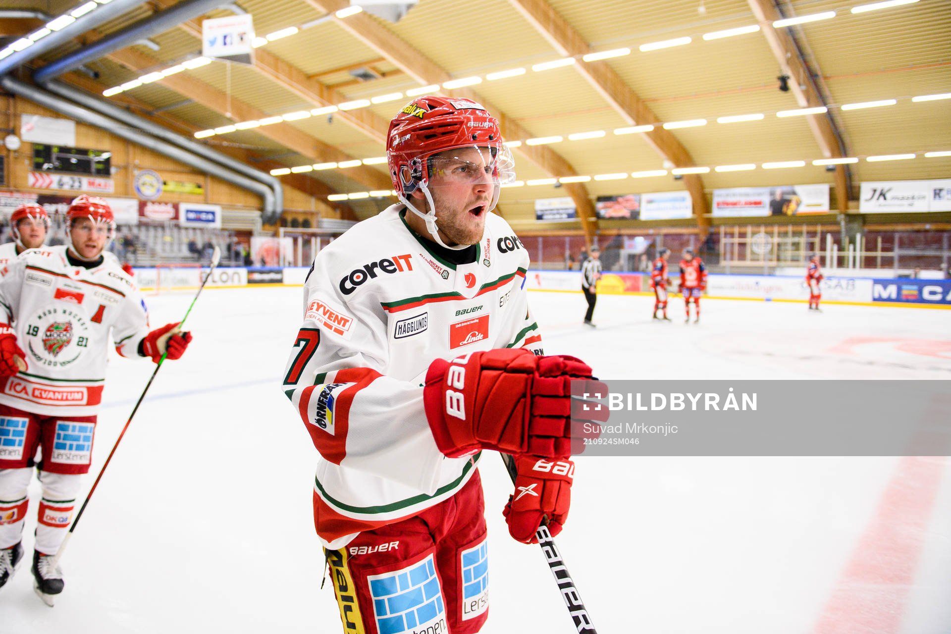 Modos Pontus Näsén jublar