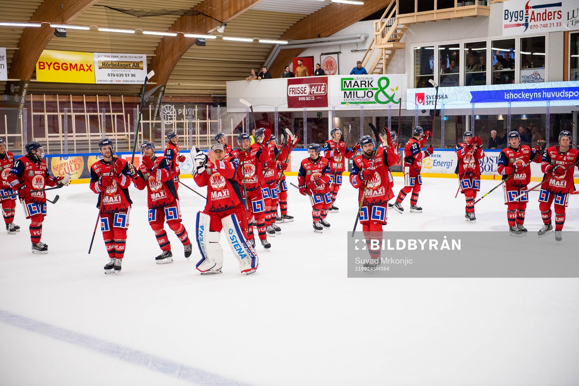 Västerviks spelare jublar