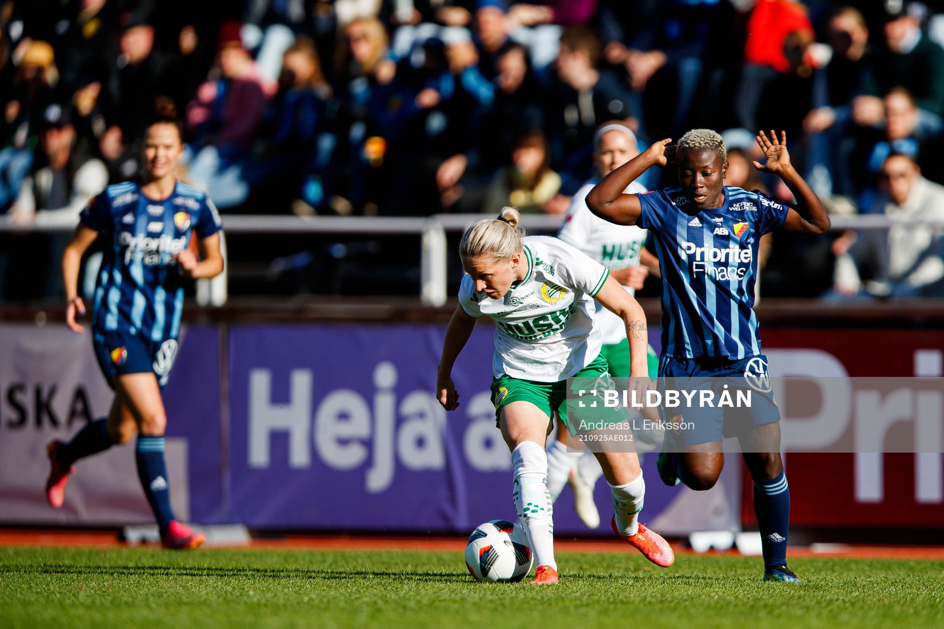 Hammarbys Emilia Larsson och Djurgårdens Elizabeth Addo