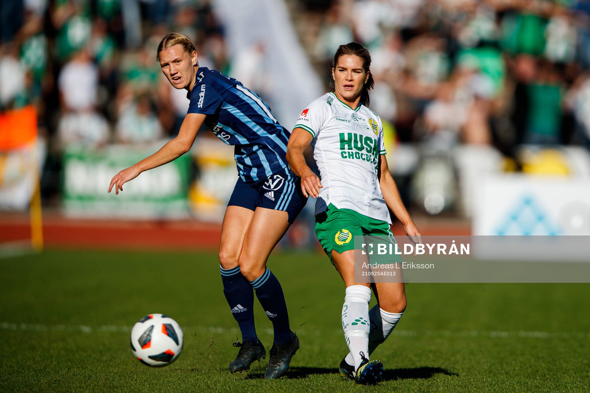 Djurgårdens Sara Olai och Hammarbys Hanna Folkesson