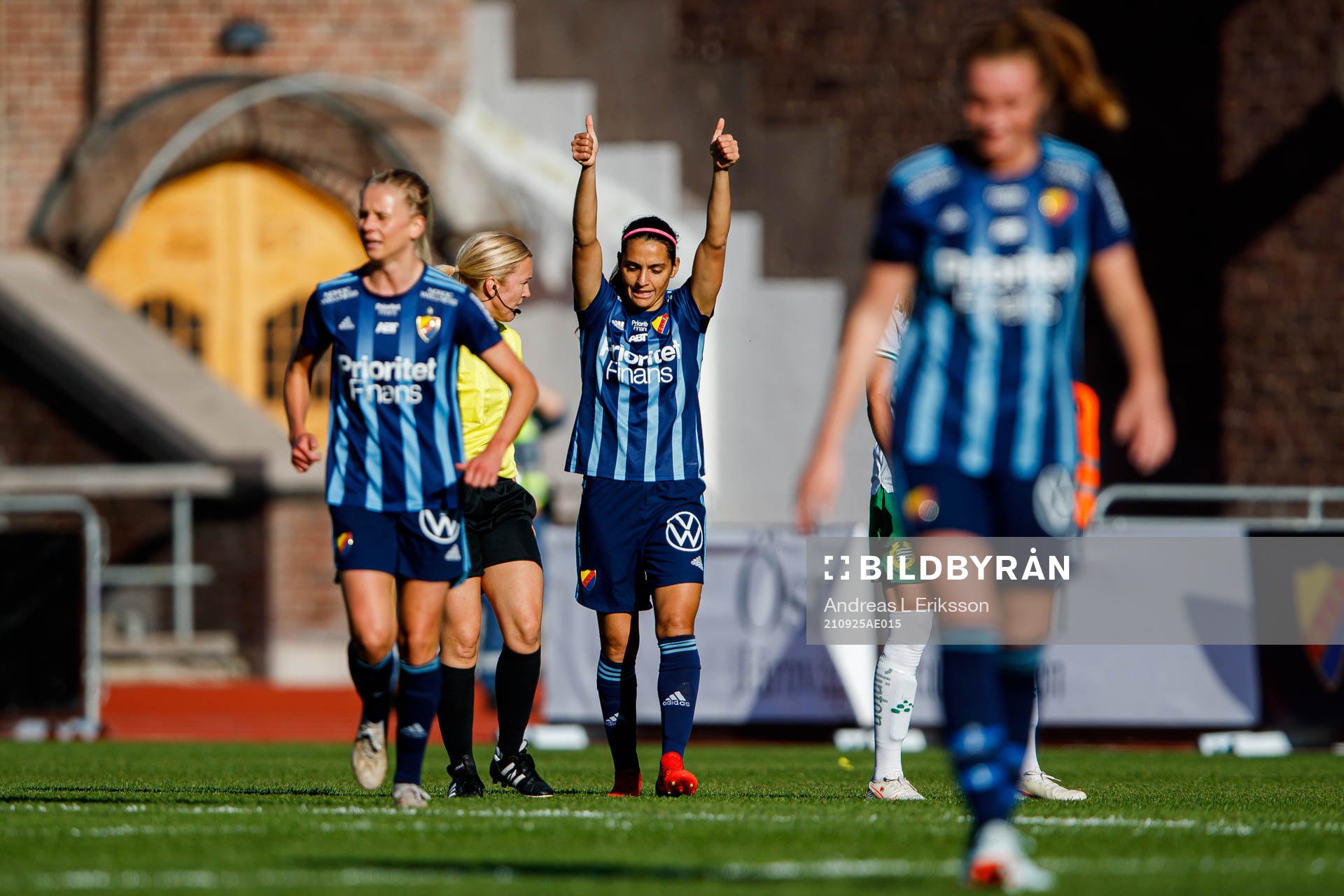Djurgårdens Daniela Zamora jublar efter 1-0 under fotbollsmatchen i Damallsvenskan mellan Djurgården och Hammarby den 25 september 2021 i Stockholm.