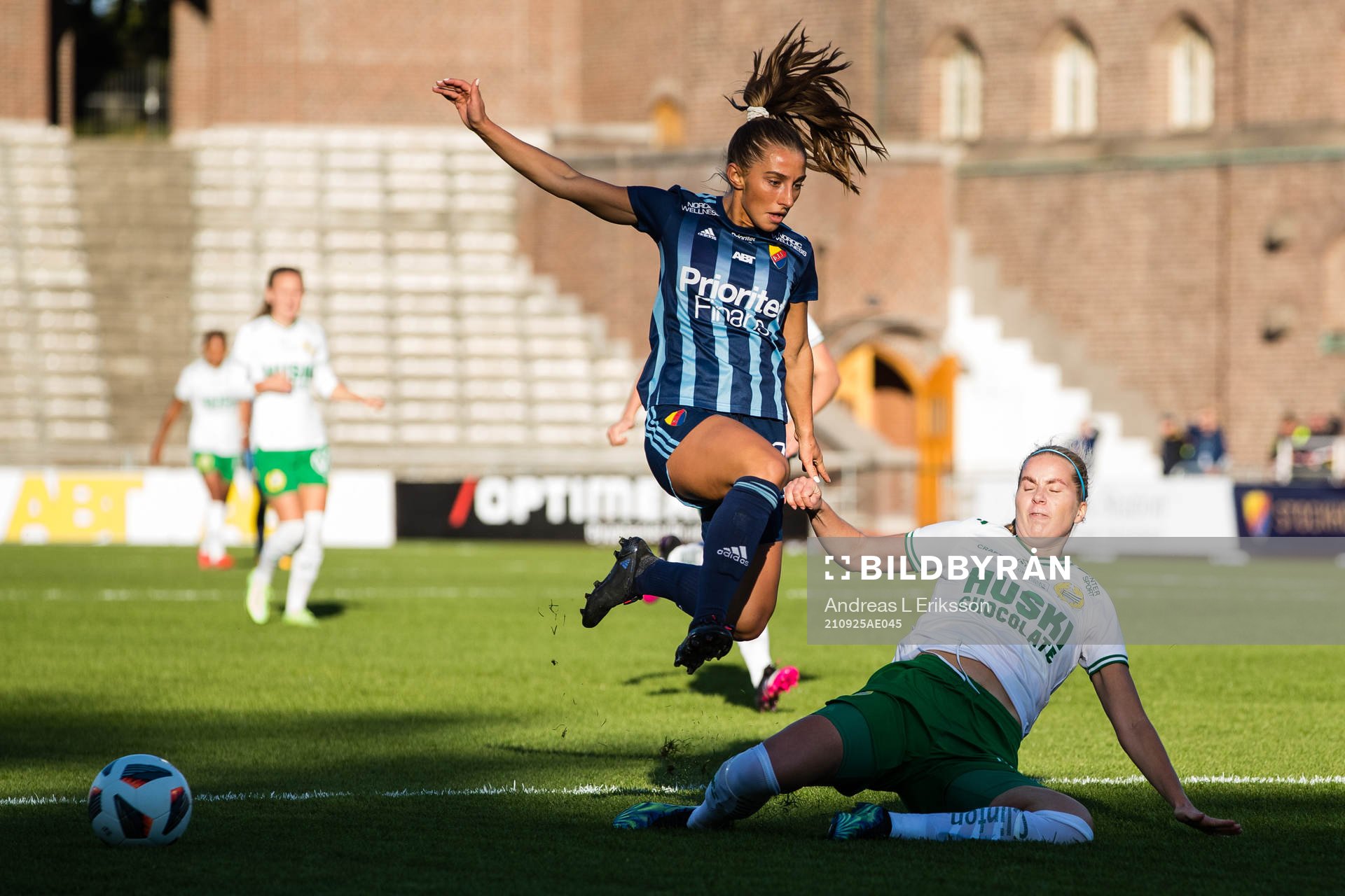 Djurgårdens Tilde Lindwall och Hammarbys Eva Nyström