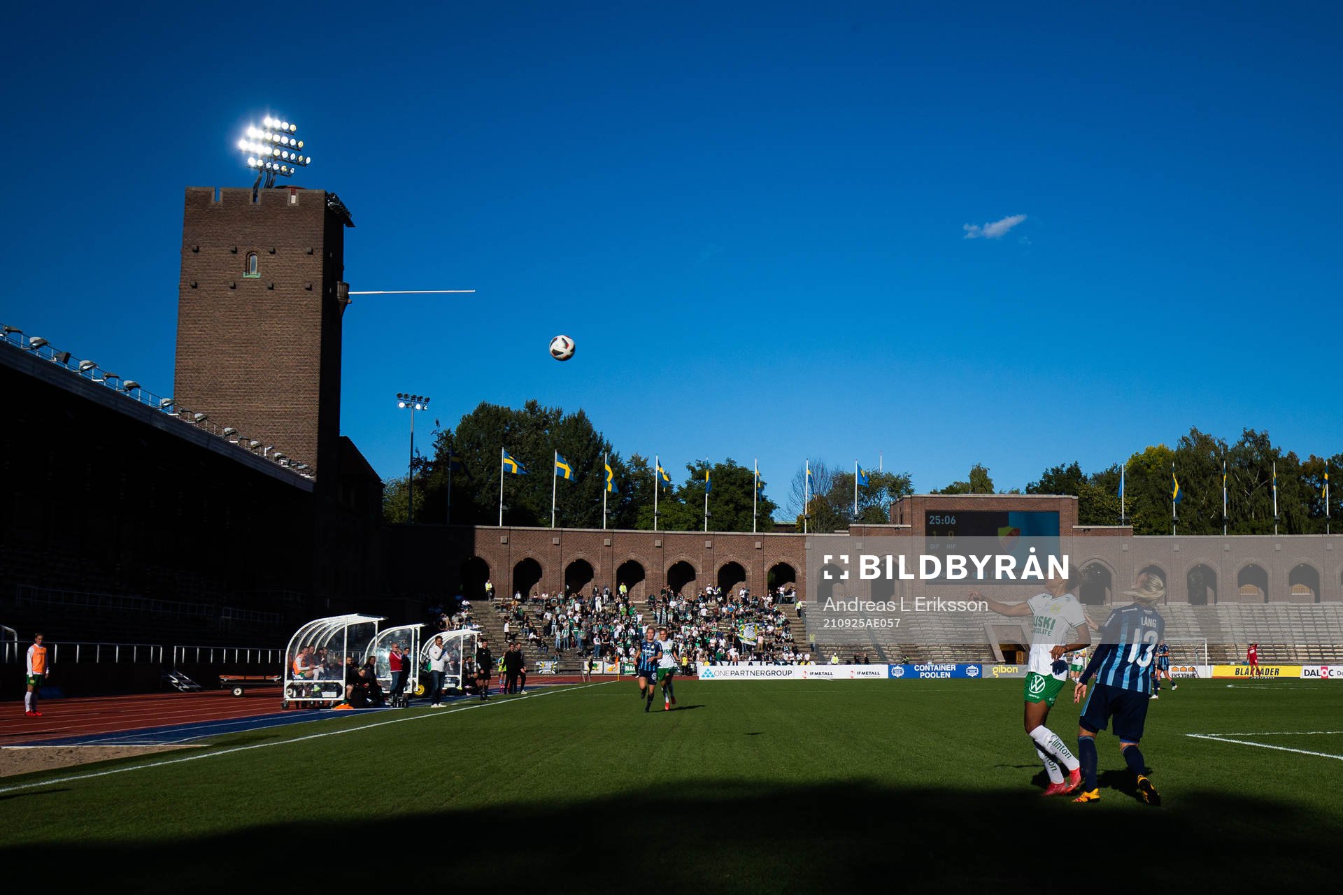 Hammarbys Madelen Janogy och Djurgårdens Fanny Lång