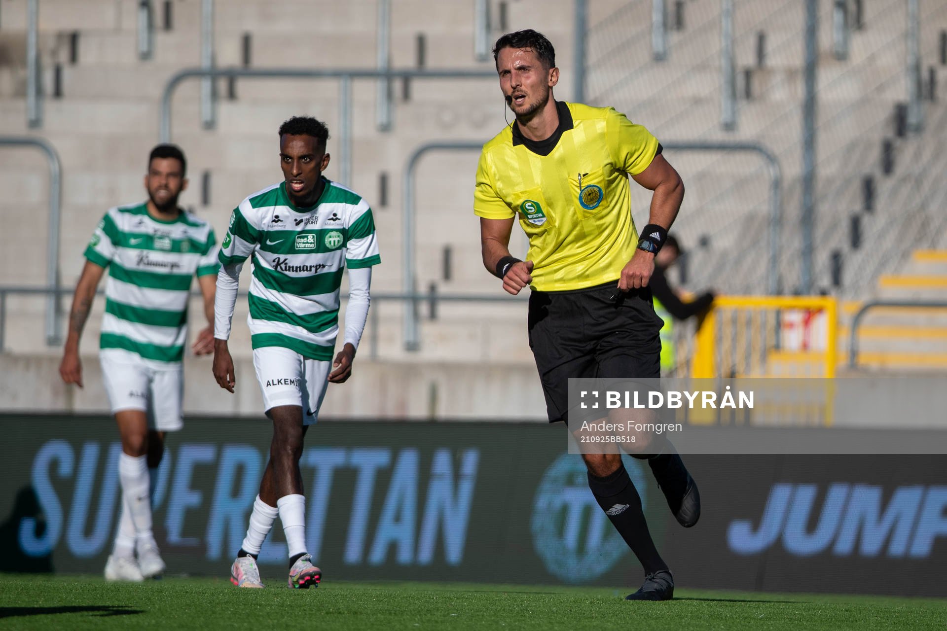 domare Adi Aganovic och Västerås Taha Abdi Ali