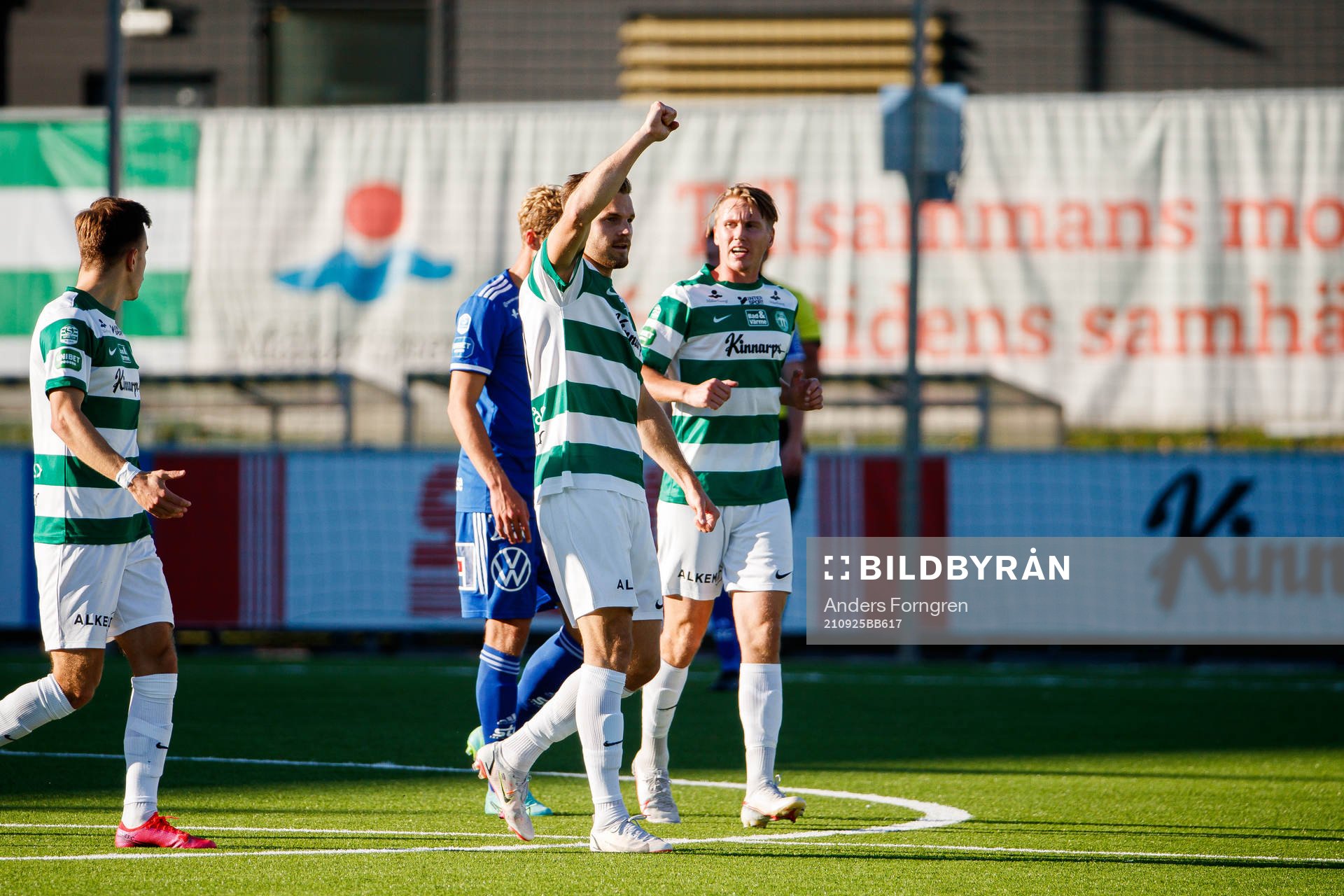 Västerås Erik Björndahl jublar efter 1-2 under fotbollsmatchen i Superettan mellan Västerås SK och GIF Sundsvall den 25 september 2021 i Västerås.