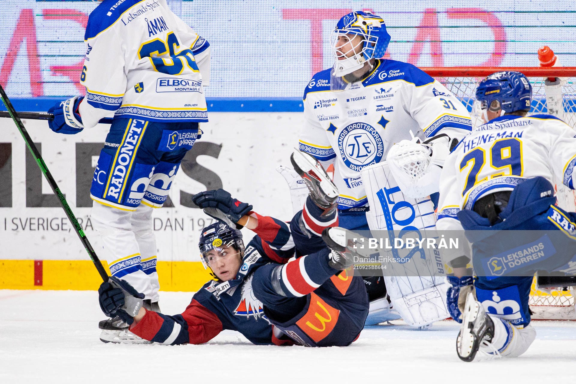 Linköpings Daniel Ljungman och och Leksands målvakt