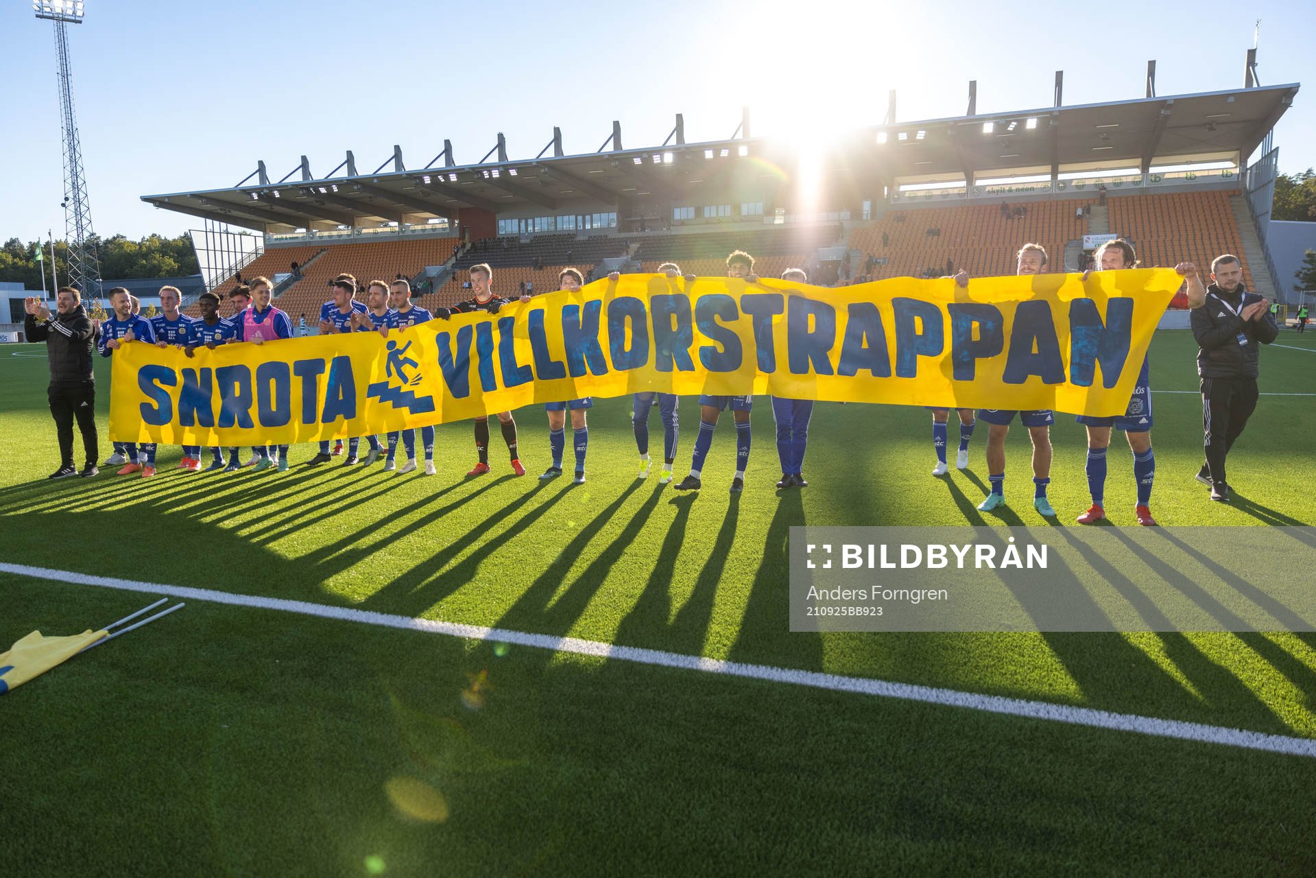 Sundsvalls firar vinsten efter fotbollsmatchen i Superettan mellan Västerås SK och GIF Sundsvall den 25 september 2021 i Västerås.