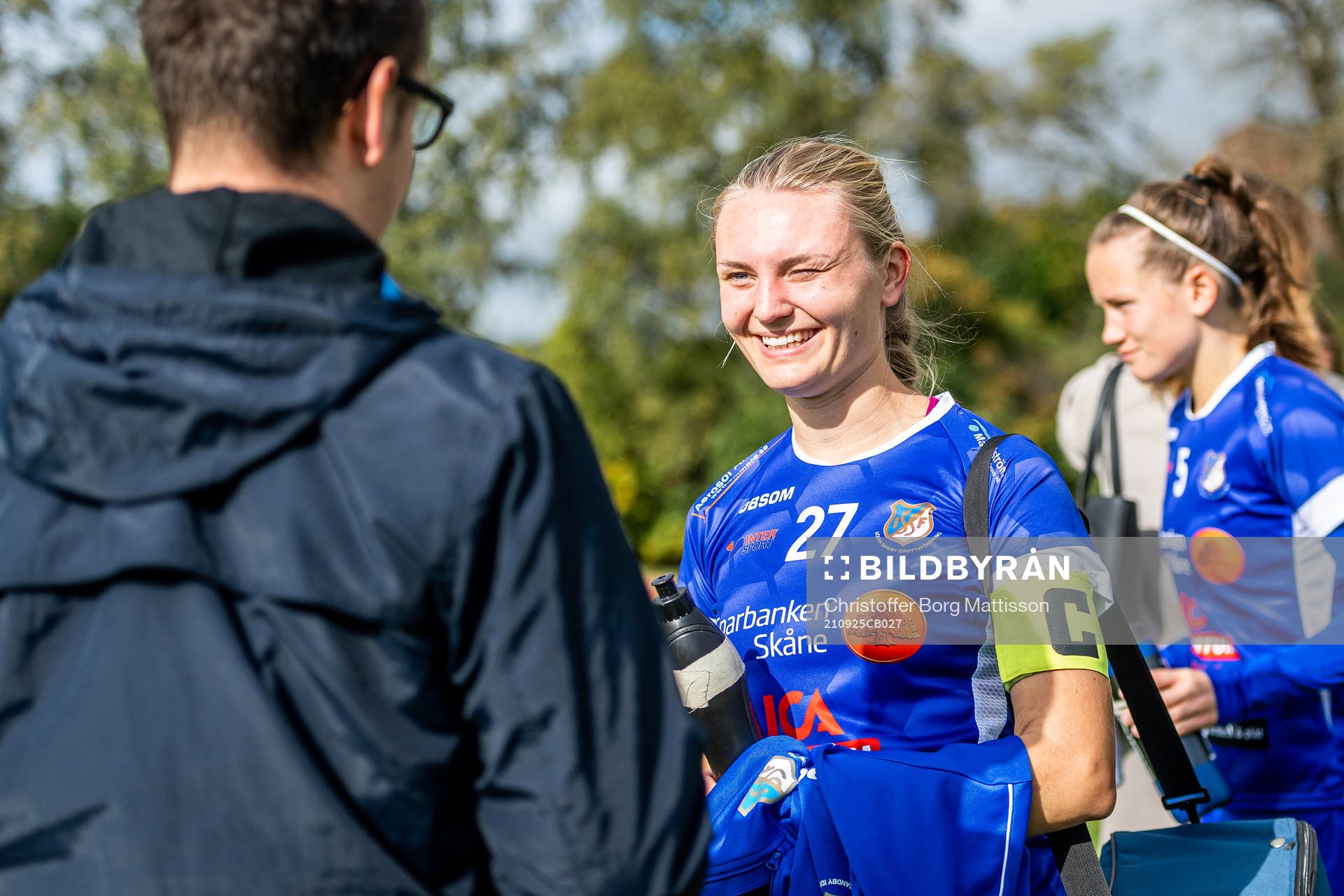 Södra Sandbys Elin Johansson intervjuas efter fotbollsmatchen i division 2 södra mellan Södra Sandby och Lilla Torgs FF den 25 september 2021 i Södra Sandby. 