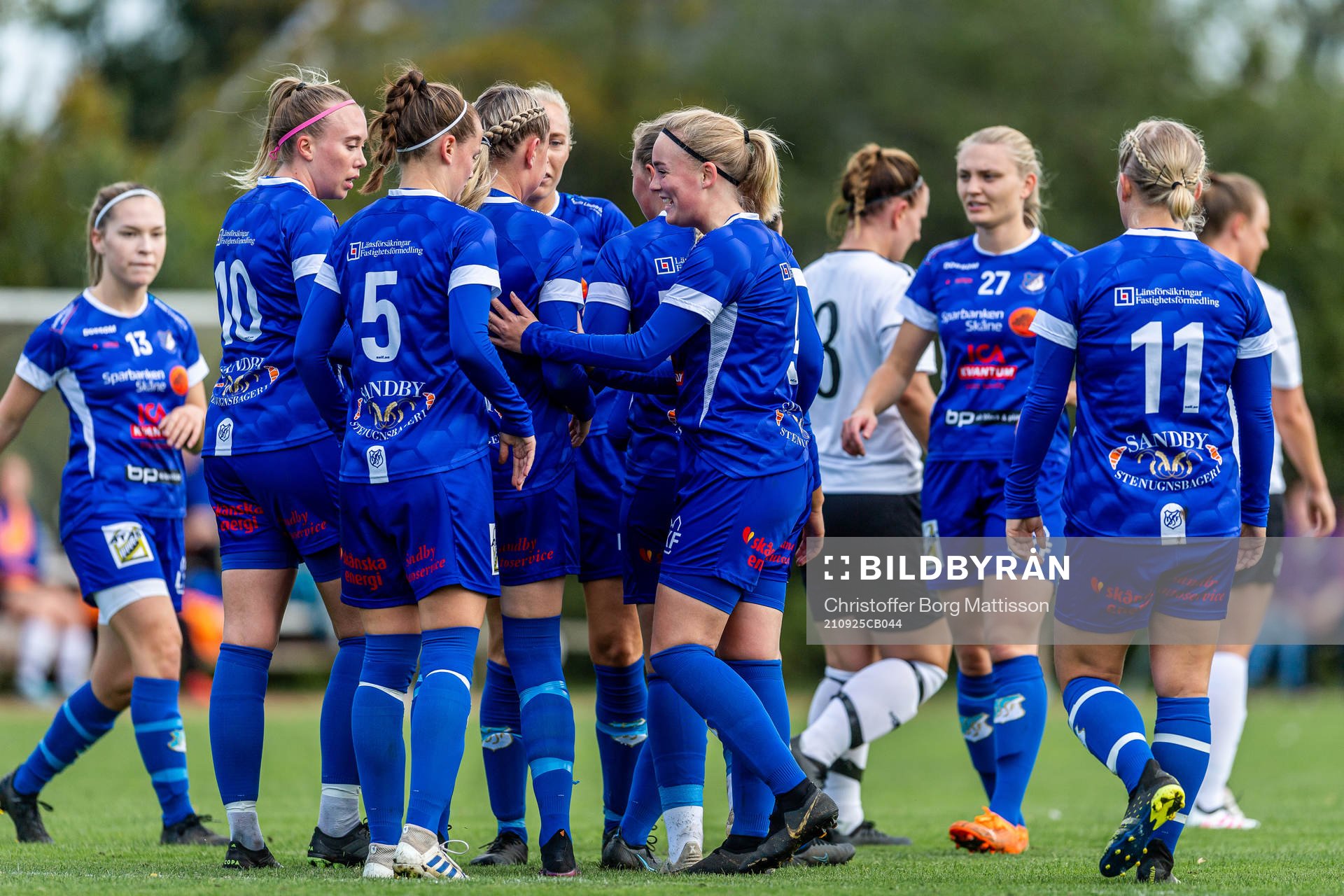 Södra Sandbys spelare jublar