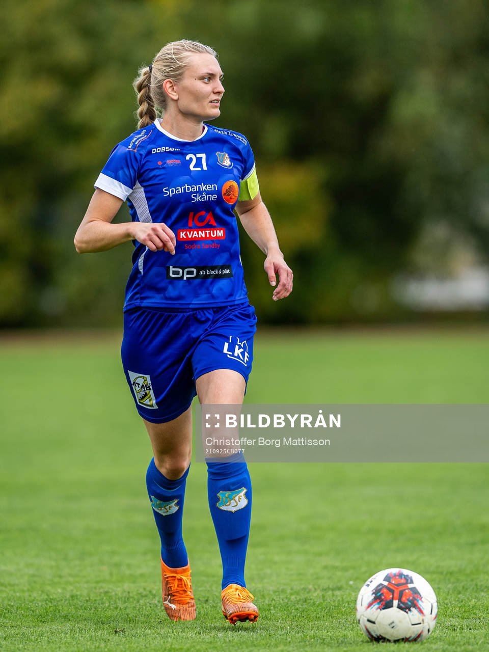 Södra Sandbys Elin Johansson under fotbollsmatchen i division 2 södra mellan Södra Sandby och Lilla Torgs FF den 25 september 2021 i Södra Sandby.