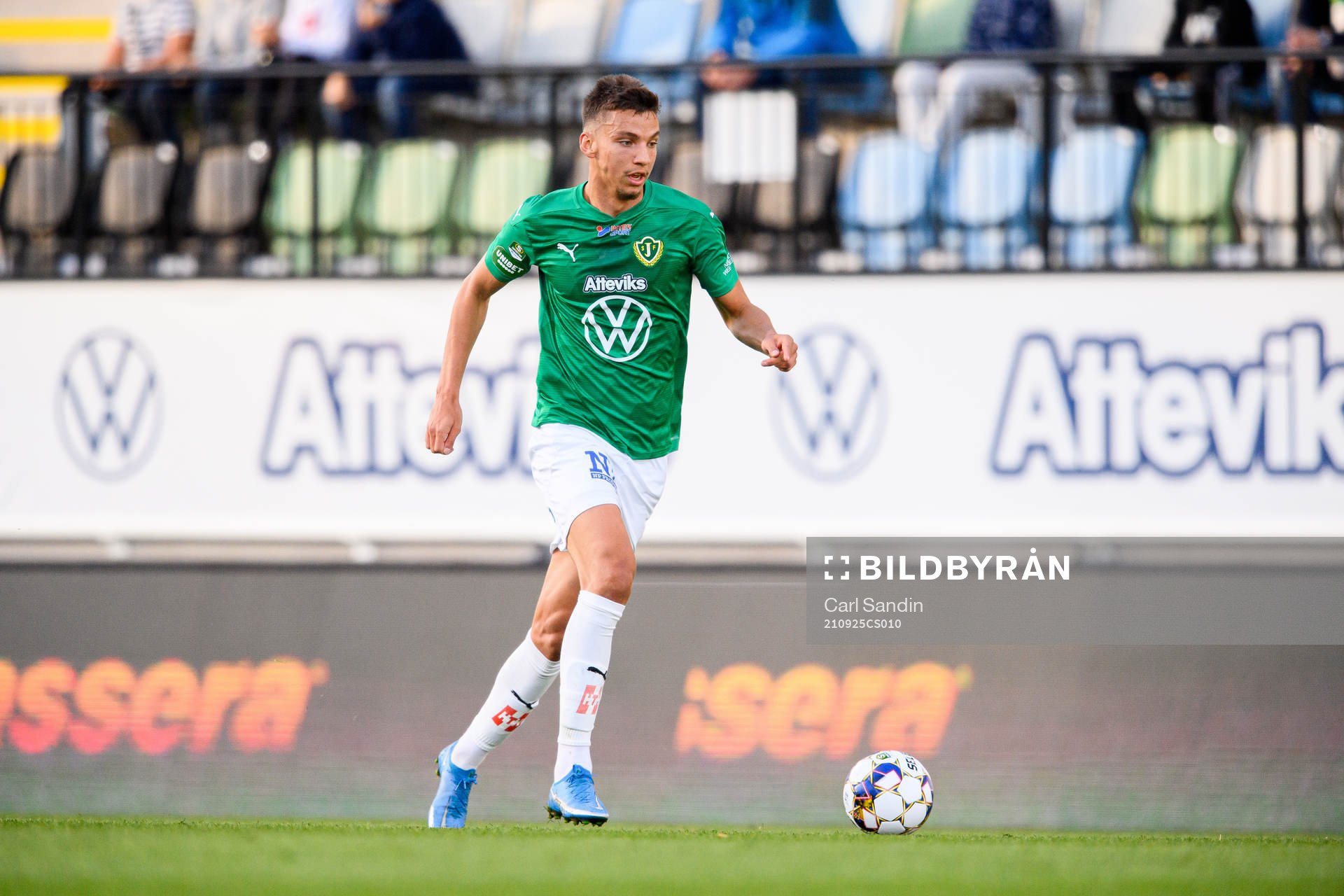 Jönköpings Kevin Rodeblad Lowe under fotbollsmatchen i Superettan mellan Jönköpings Södra och Brage den 25 september 2021 i Jönköping. 
