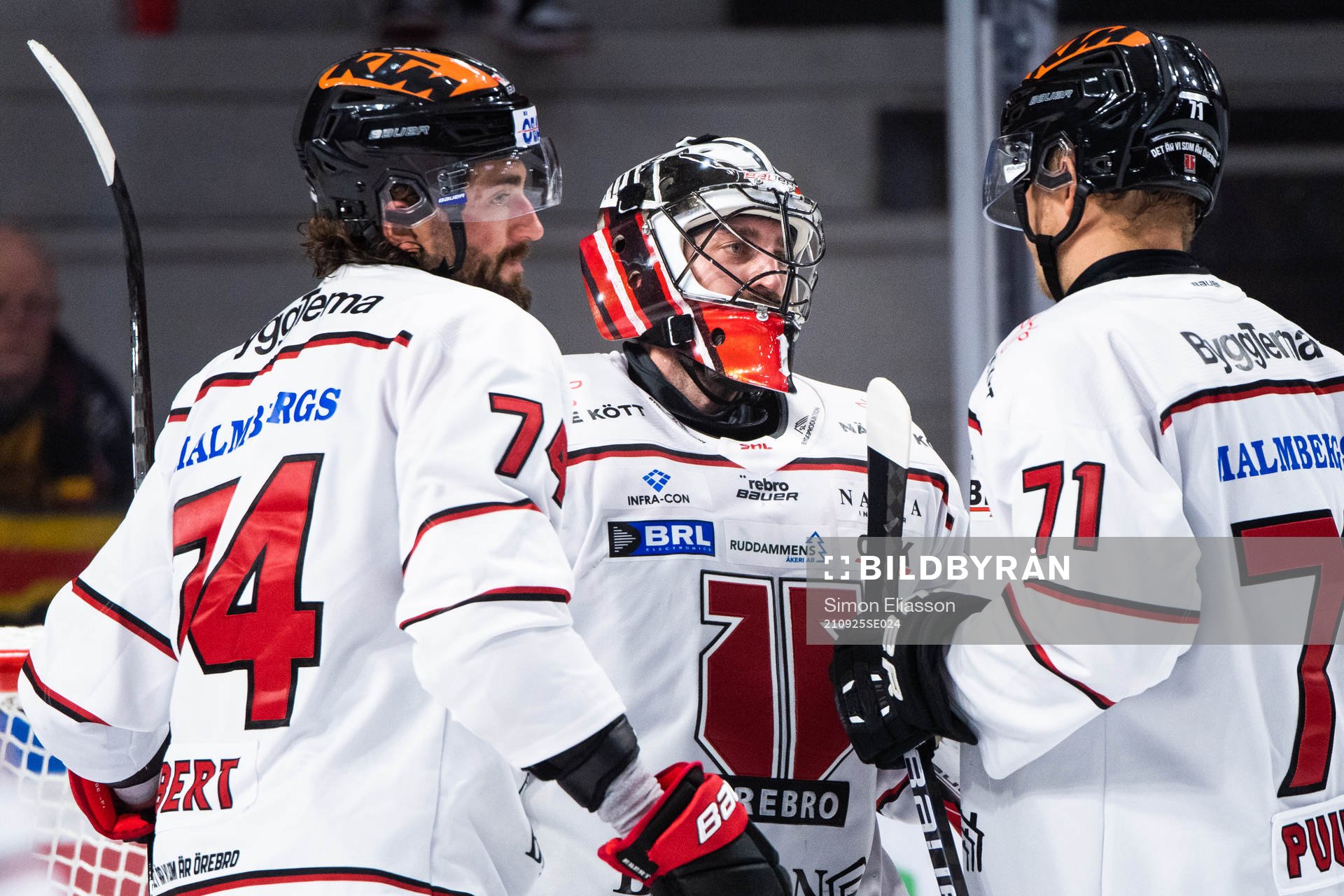 Örebros målvakt Jhonas Enroth jublar