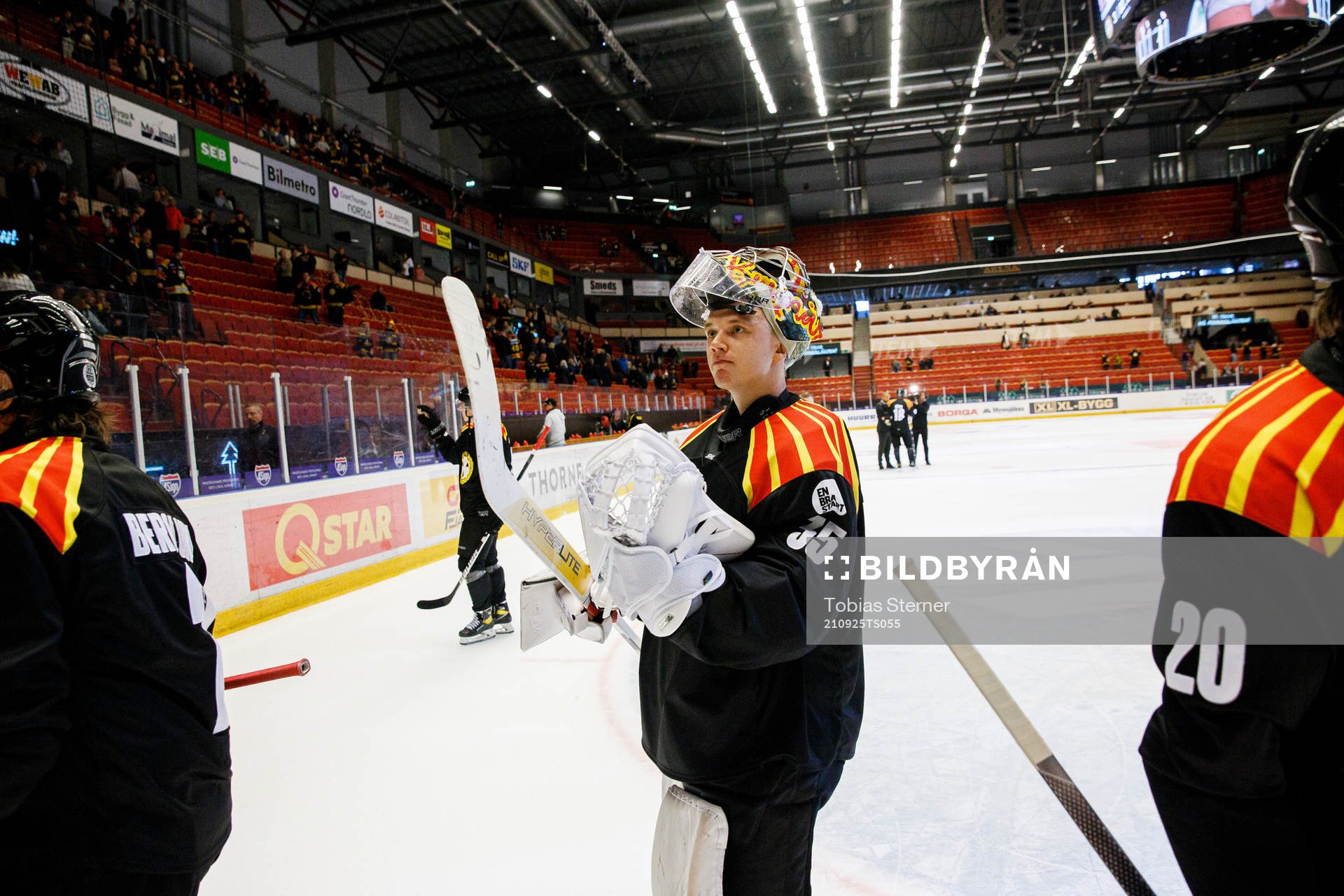 Brynäs målvakt Veini Vehviläinen jublar