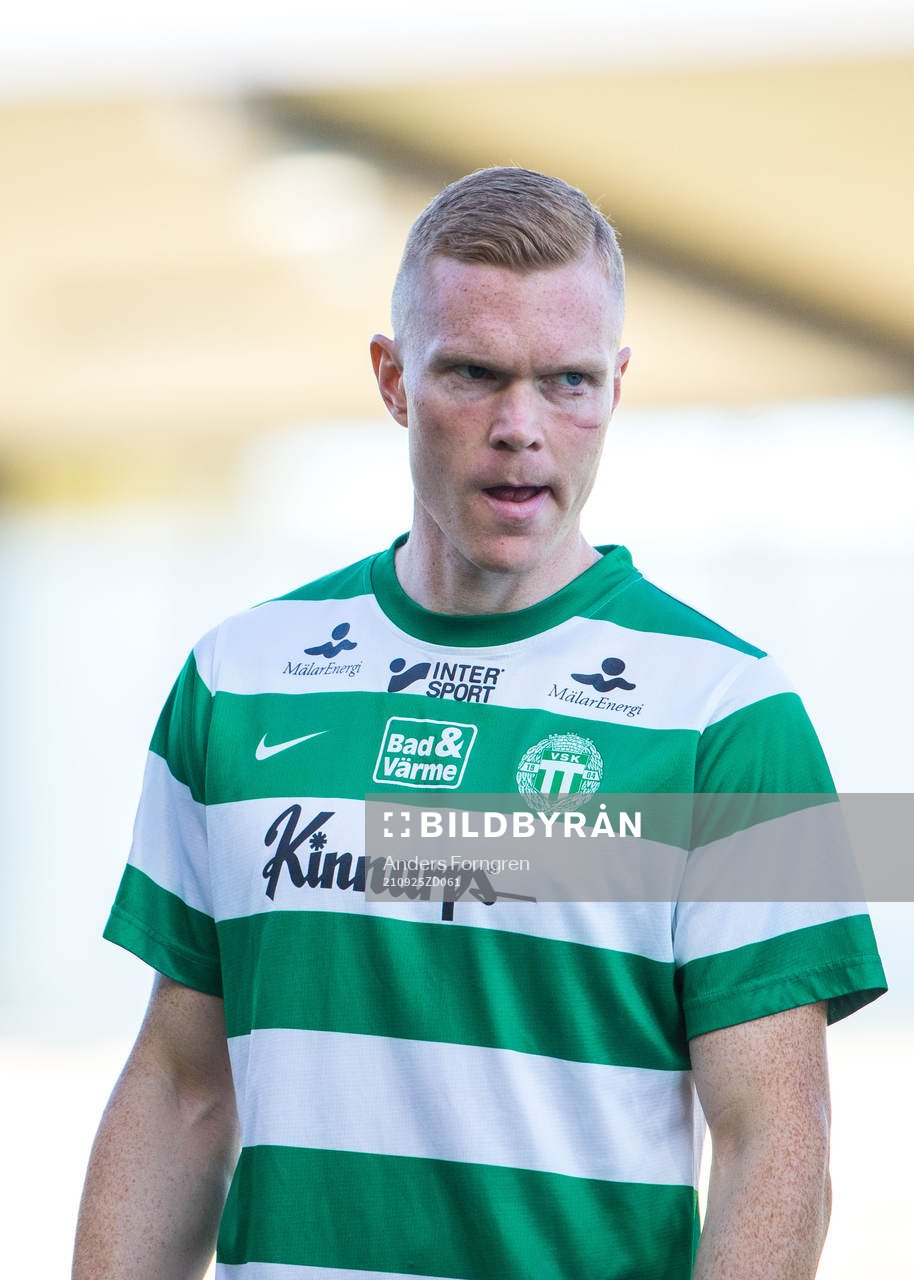 Västerås David Engström innan fotbollsmatchen i