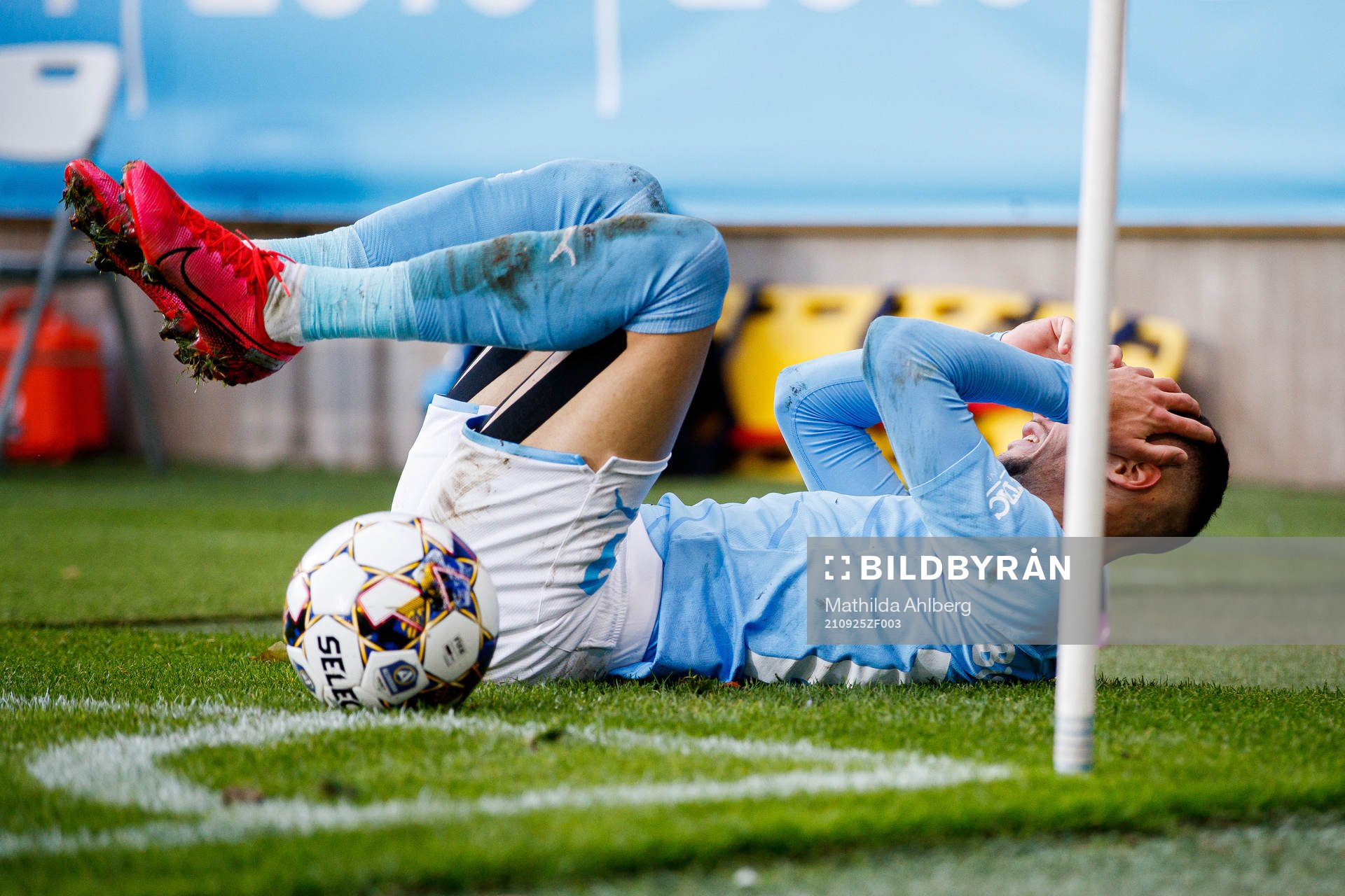 Malmö FFs Veljko Birmancevic har ont