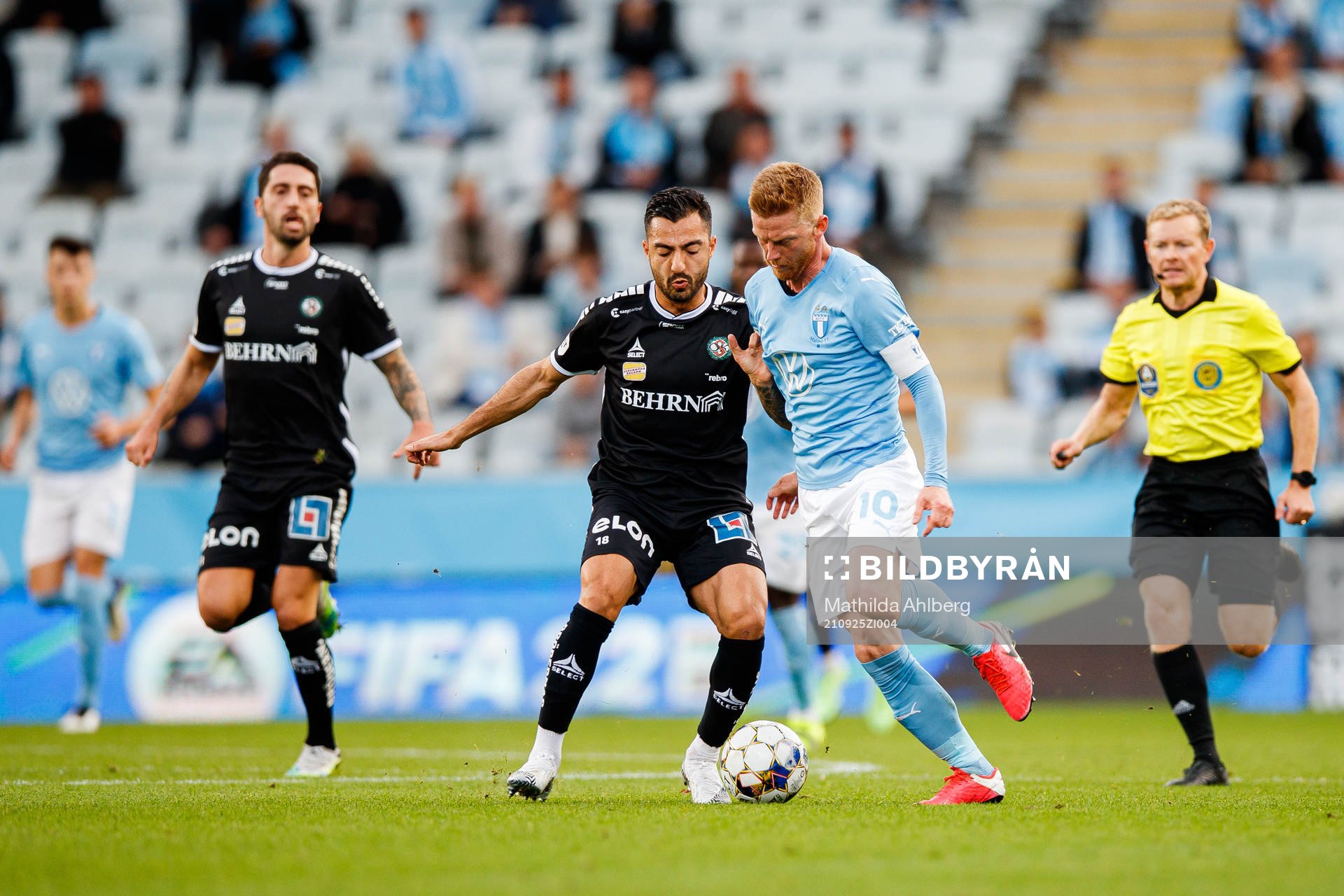 Örebros Jiloan Hamad och Malmö FFs Anders Christiansen