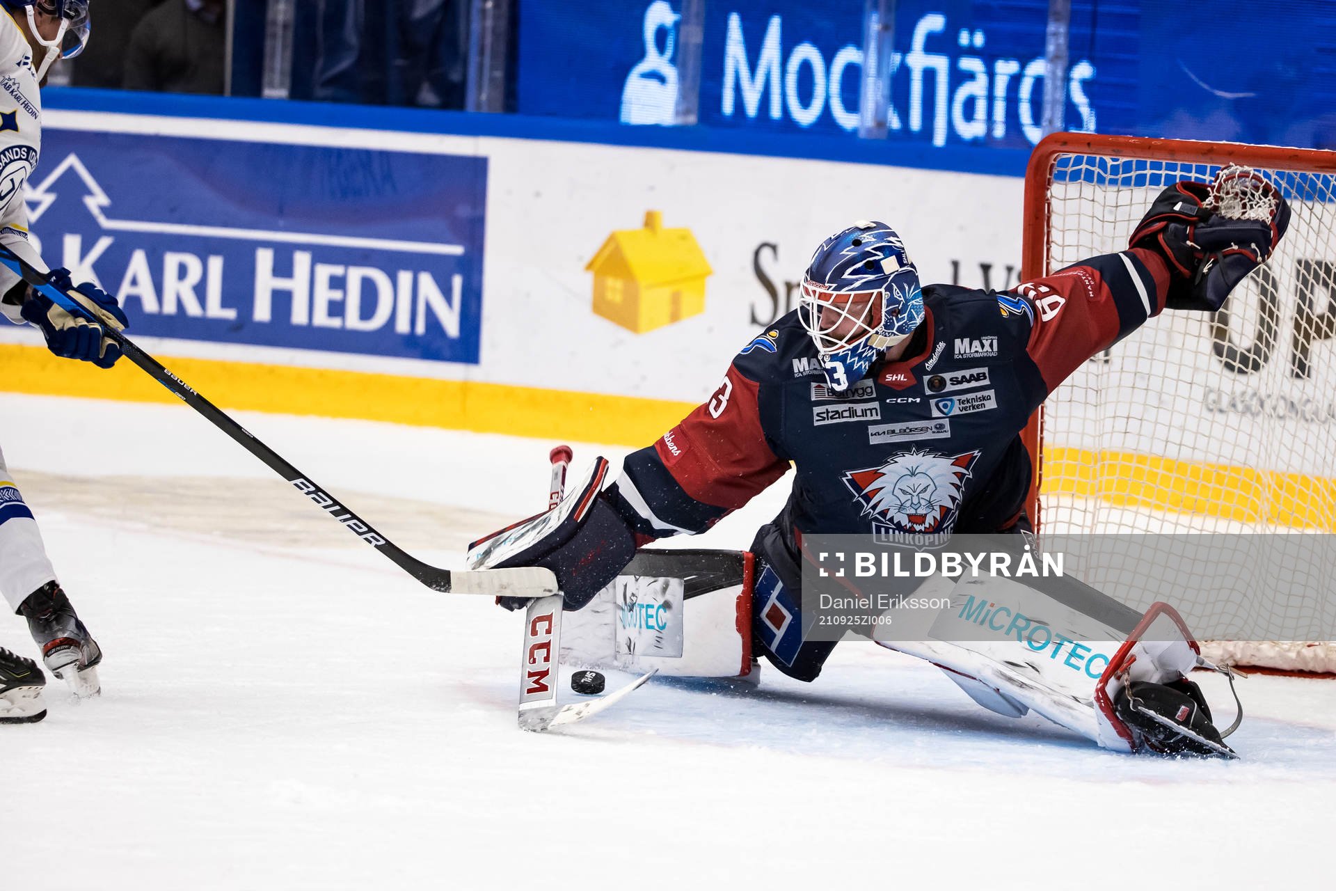 Linköpings målvakt Marcus Högberg räddar straff