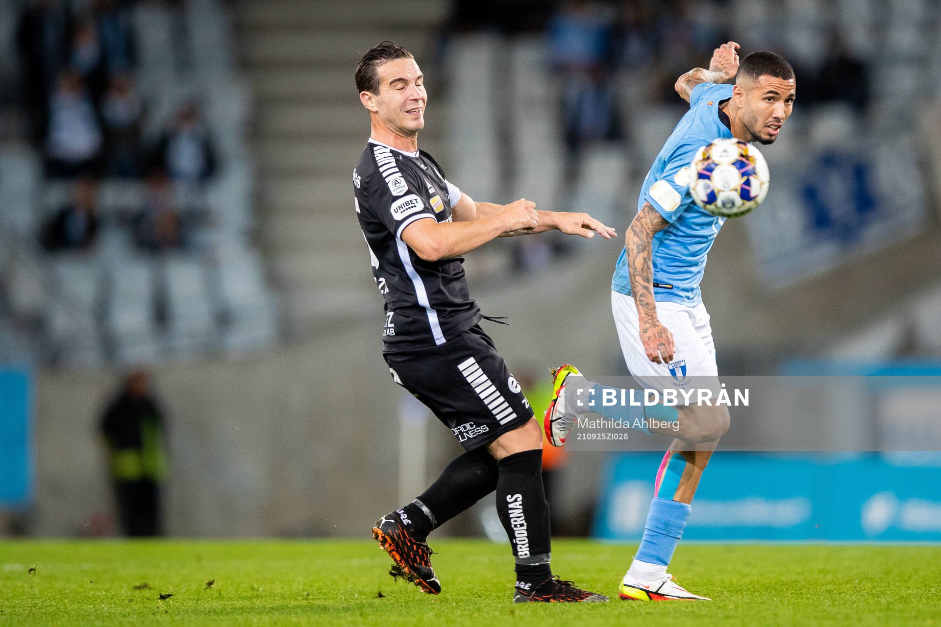 Örebros Nordin Gerzic och Malmö FFs Sergio Pena