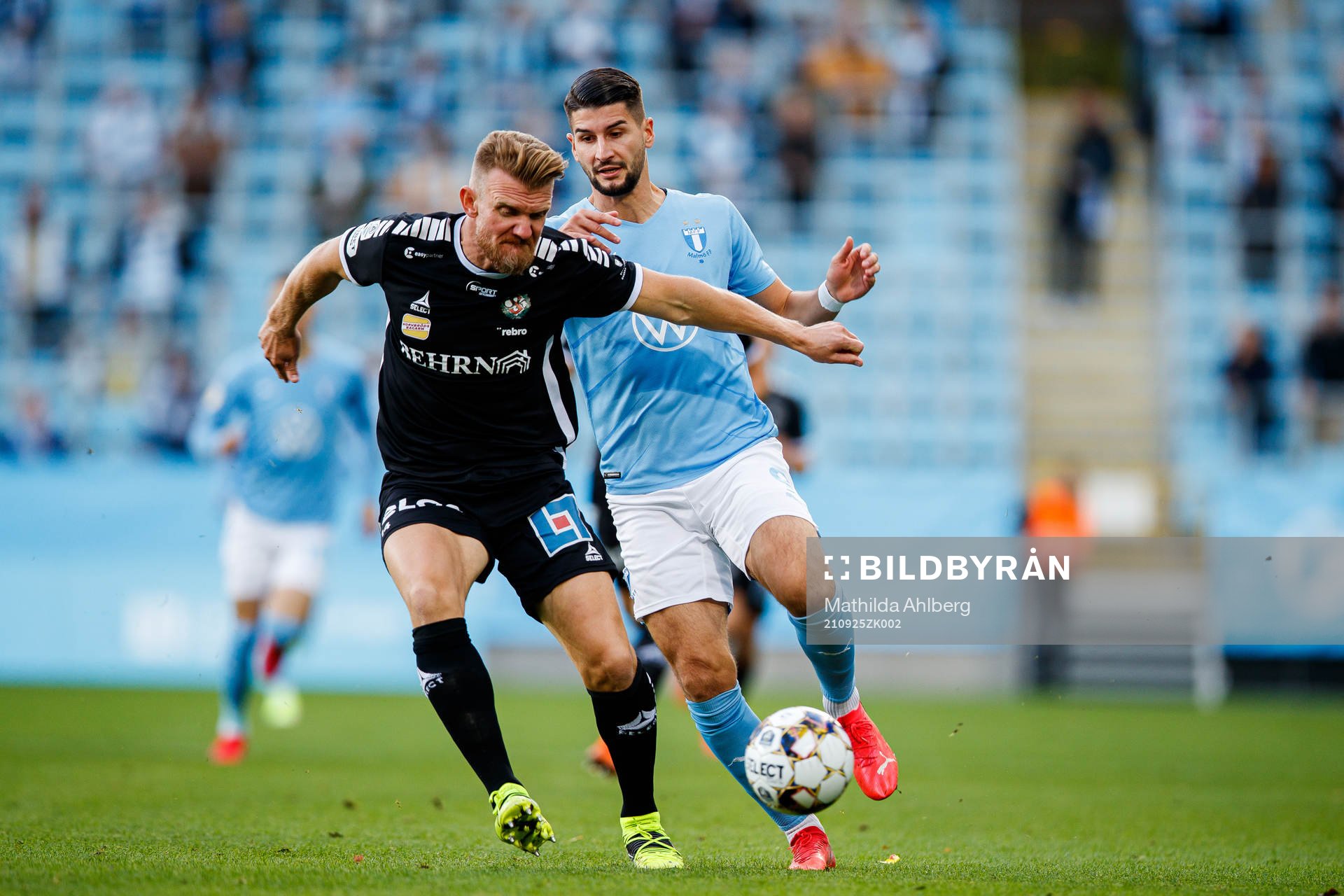 Örebros Michael Almebäck och Malmö FFs Antonio Colak