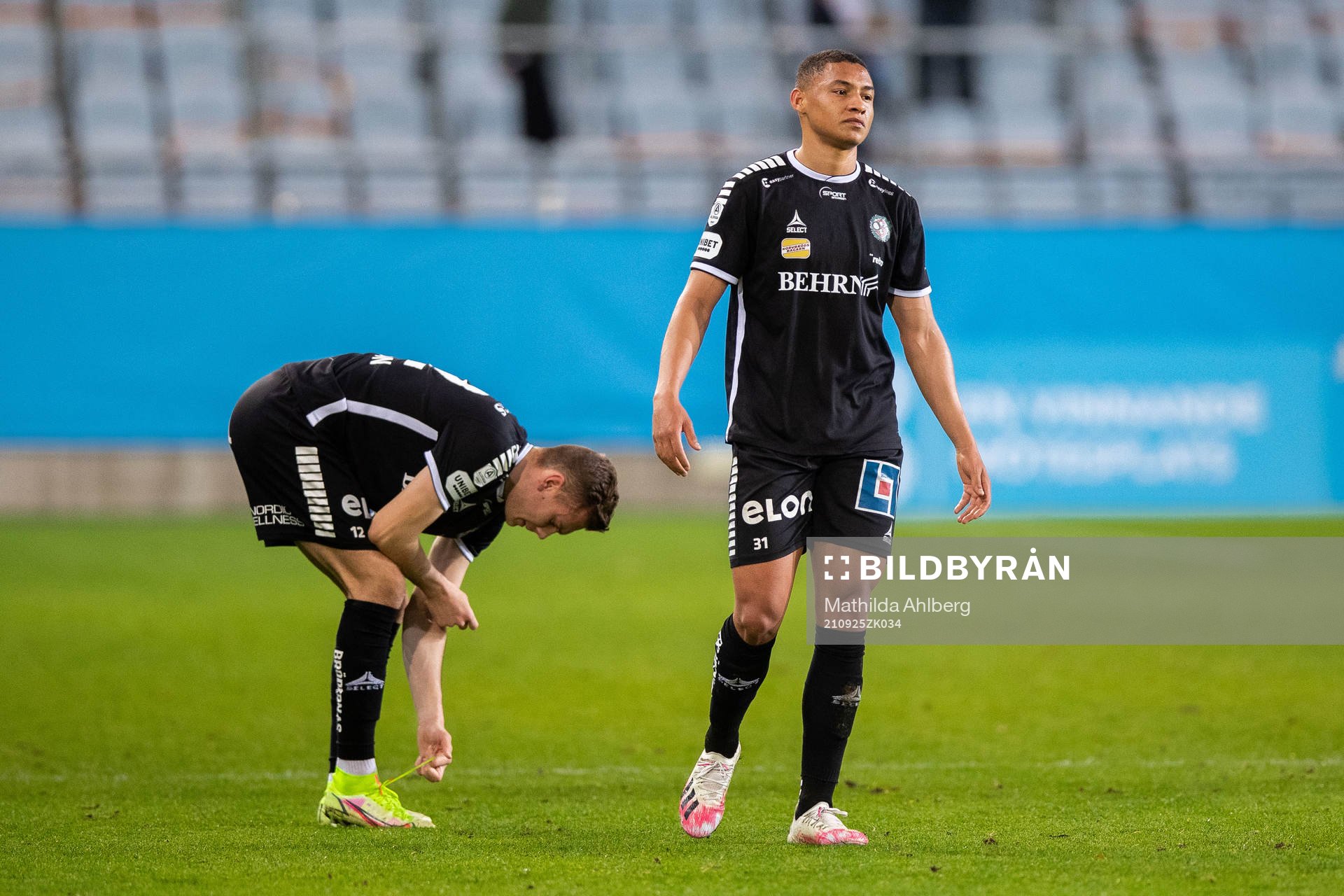 Örebros Jake Larsson och Patrick Luan Dos Santos deppar