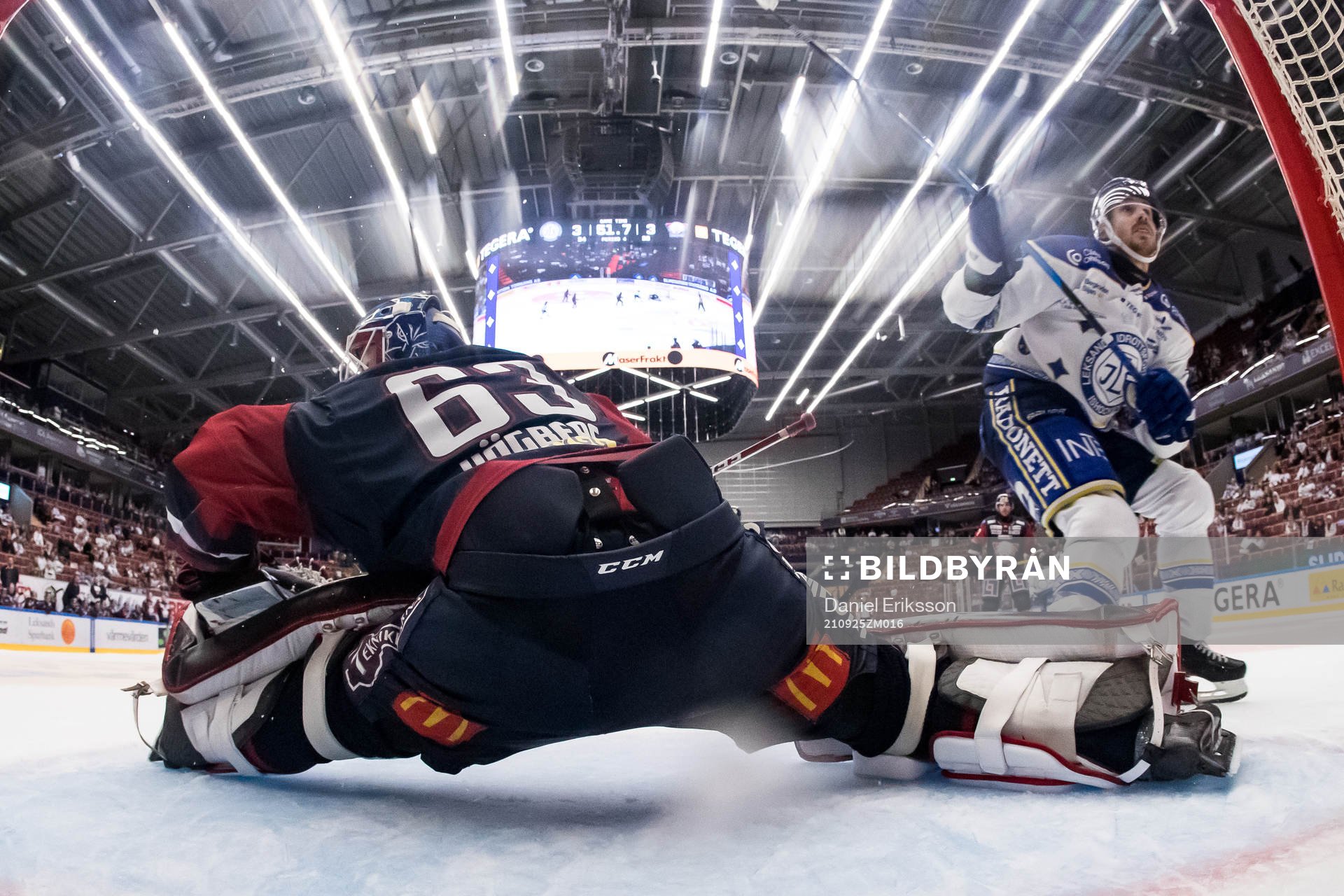 Leksands Matt Caito och Linköpings målvakt Marcus Högberg