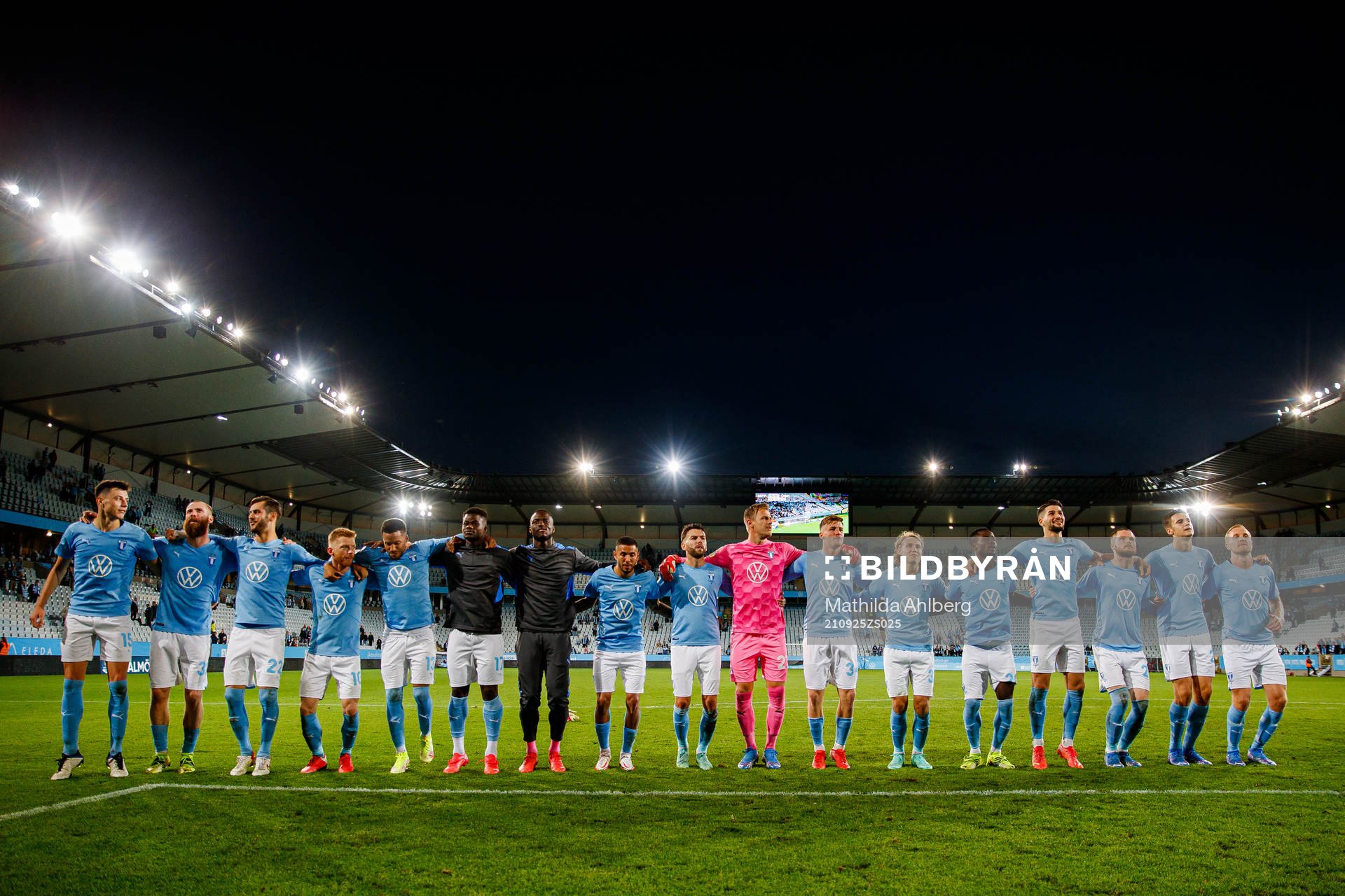 Malmö FFs spelare jublar efter fotbollsmatchen i Allsvenskan mellan Malmö FF och Örebro den 25 september 2021 i Malmö. 