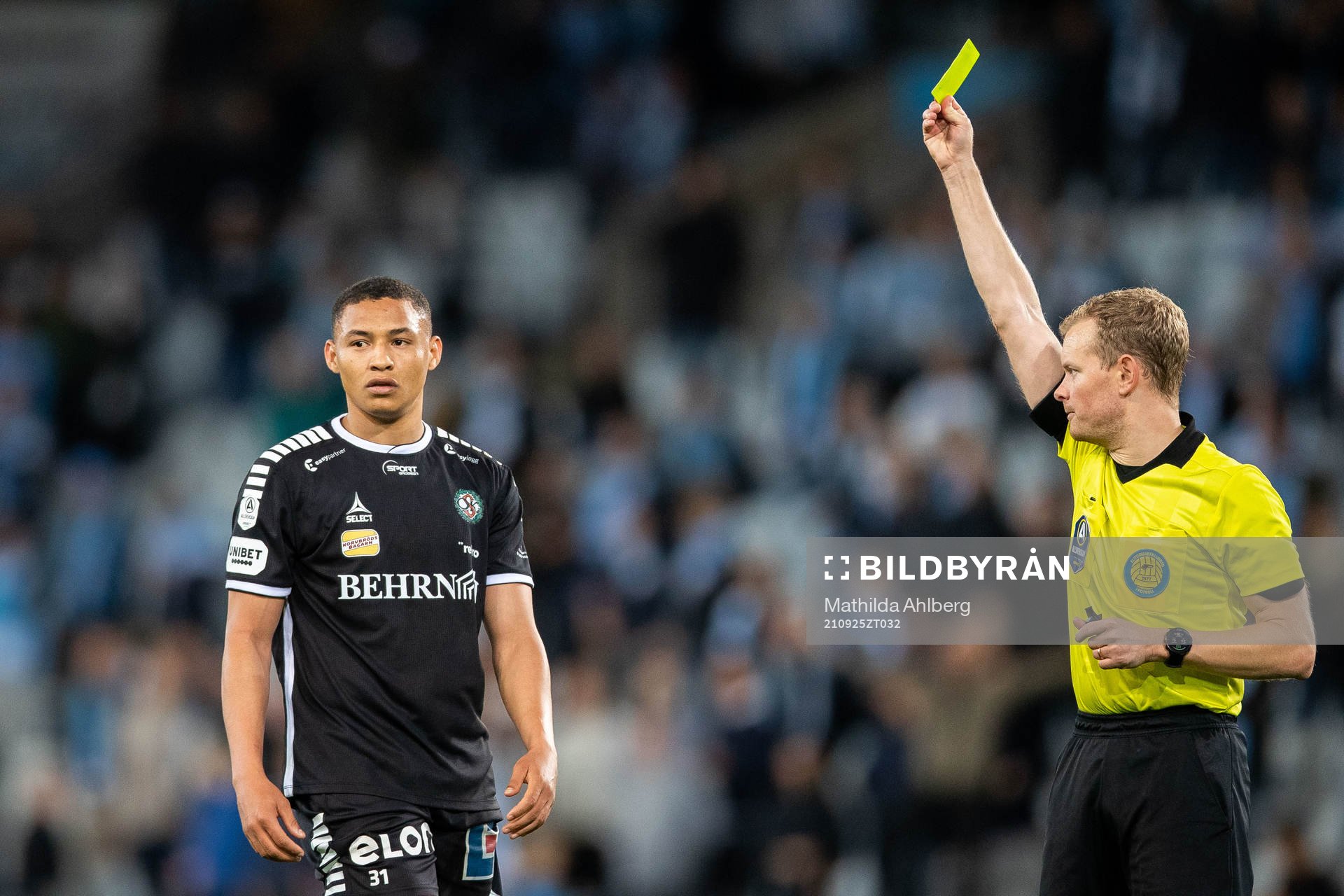 Örebros Patrick Luan Dos Santos varnas av domare Fredrik
