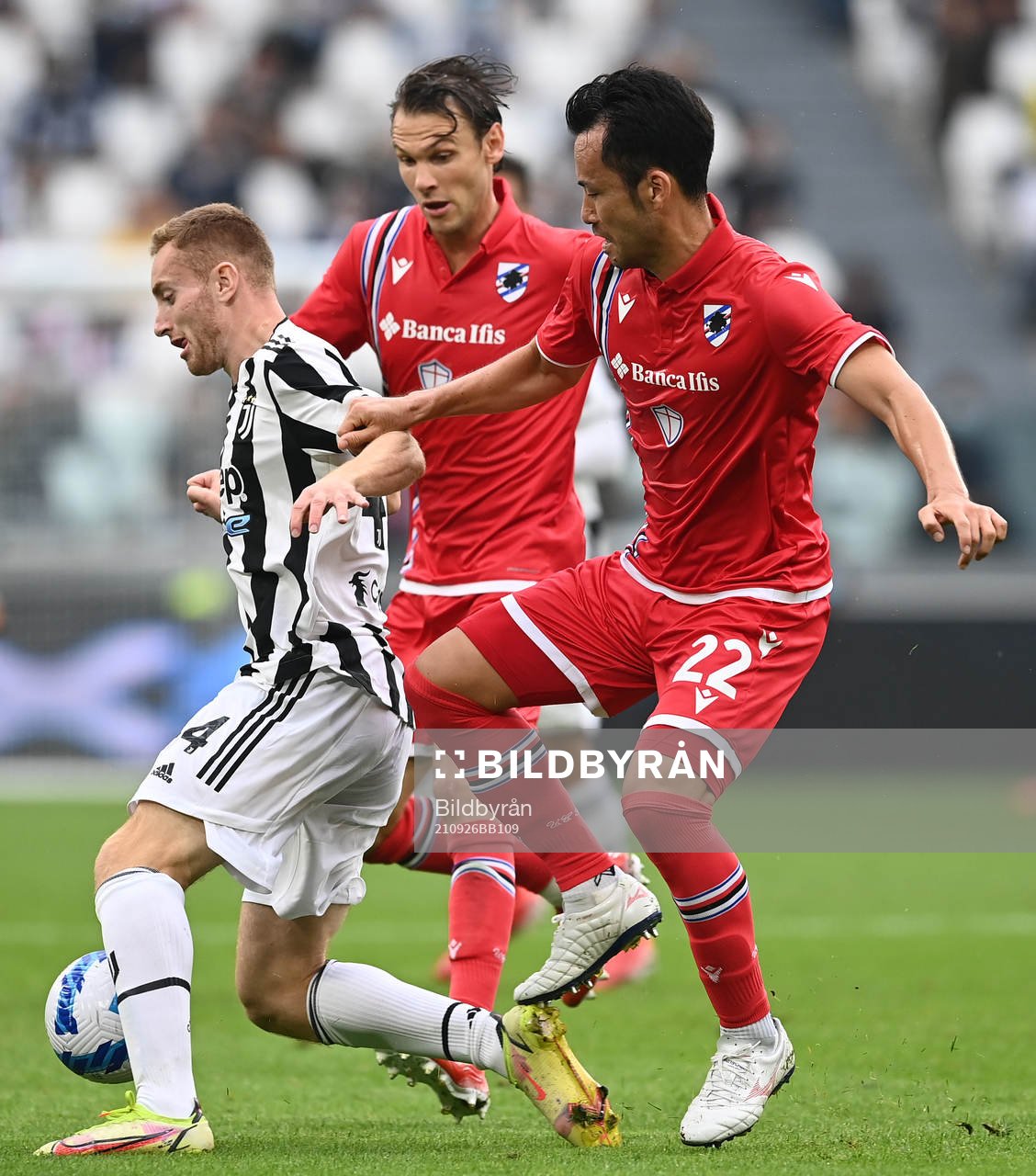 Dejan Kulusevski of Juventus and Albin Ekdal of Sampdoria
