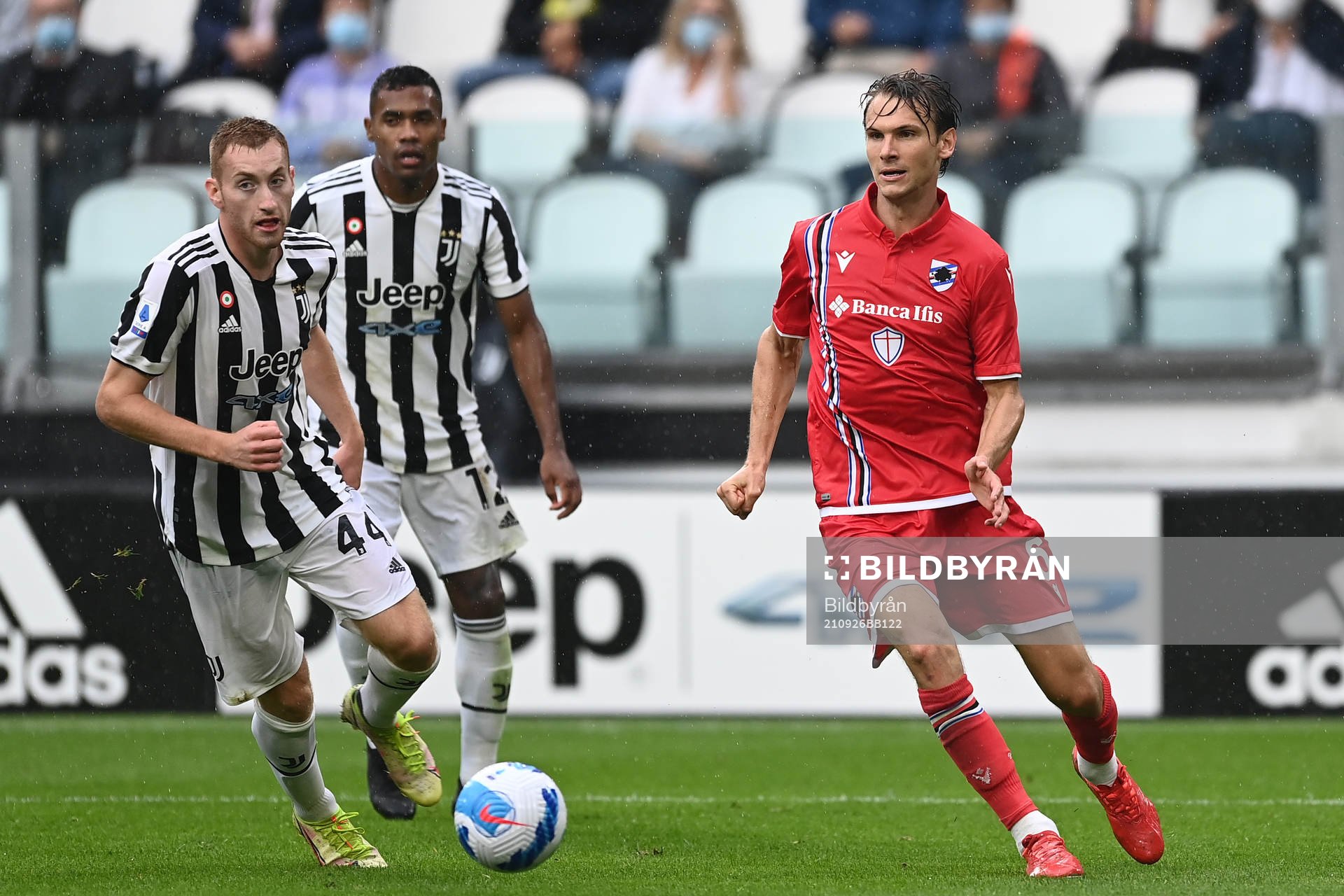 Dejan Kulusevski of Juventus and Albin Ekdal of Sampdoria