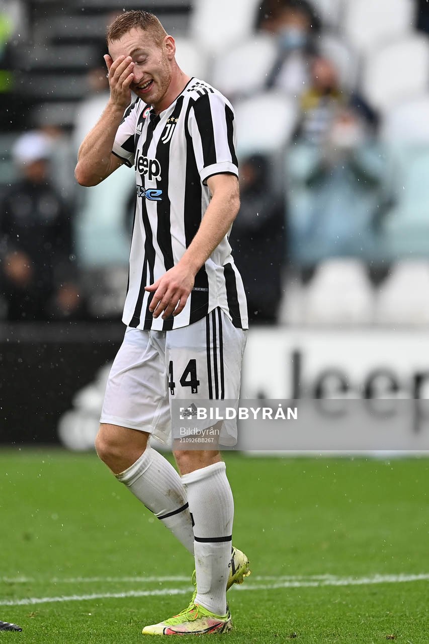 Dejan Kulusevski of Juventus celebrates