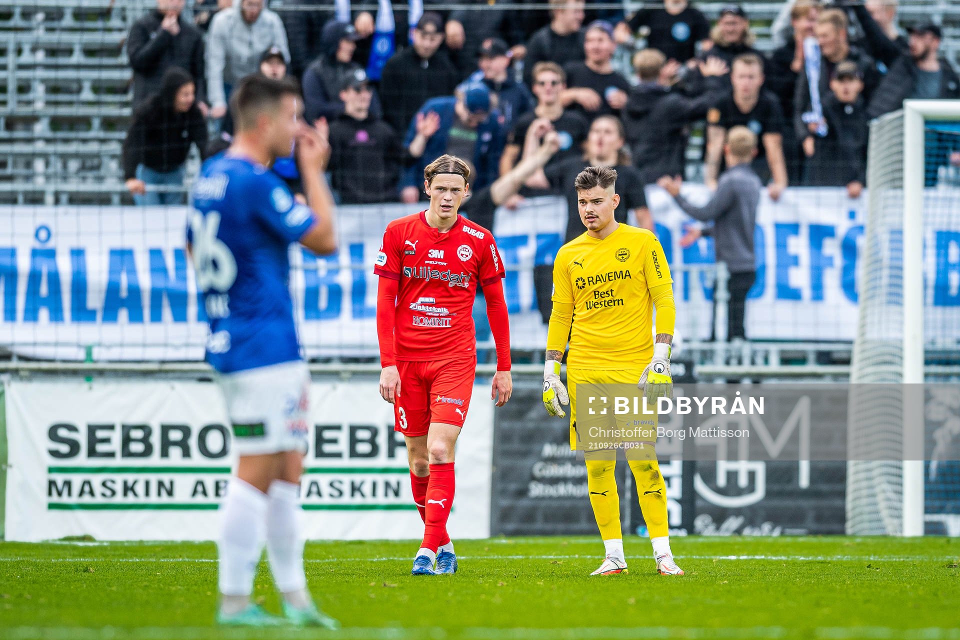 Värnamos Hugo Andersson och målvakt Filip Eriksson