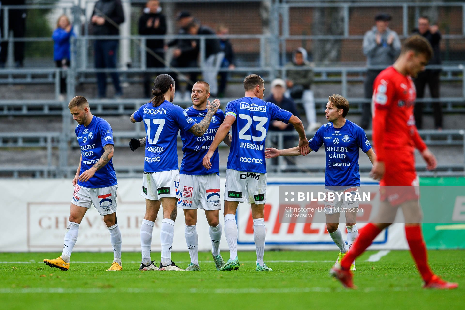 Trelleborgs Mattias Håkansson jublar efter 1-2 under fotbollsmatchen i Superettan mellan Trelleborg och Värnamo den 26 september 2021 i Trelleborg.