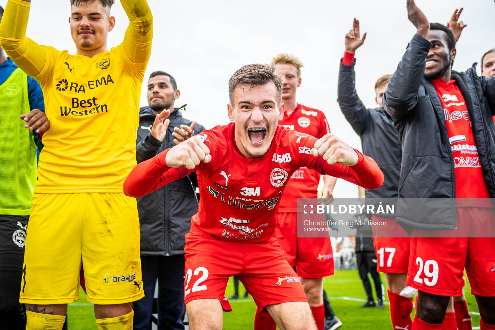 Värnamos Robin Dzabic jublar