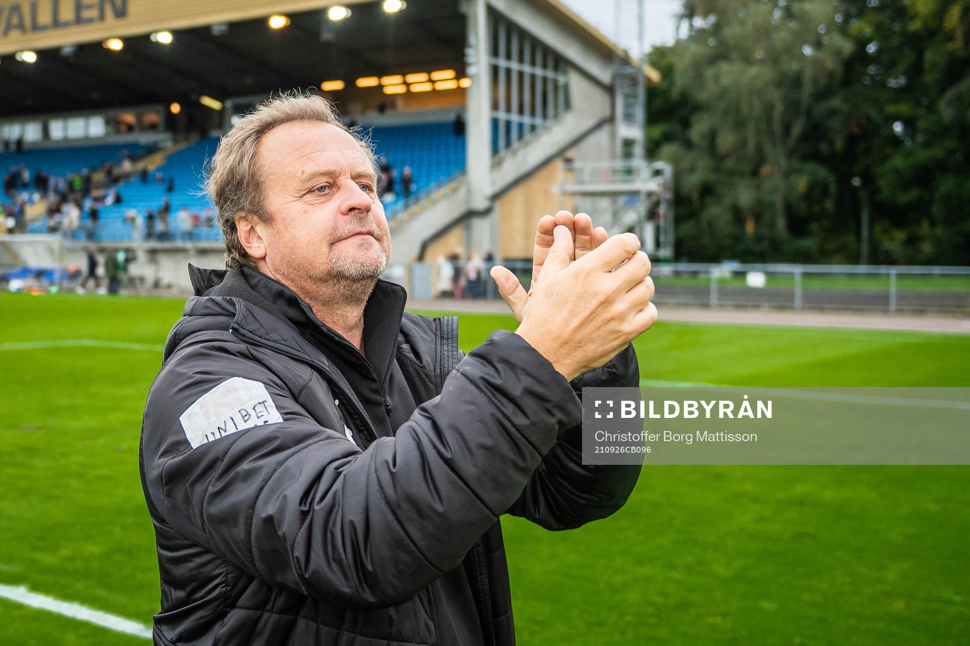 Värnamos tränare Jonas Thern jublar