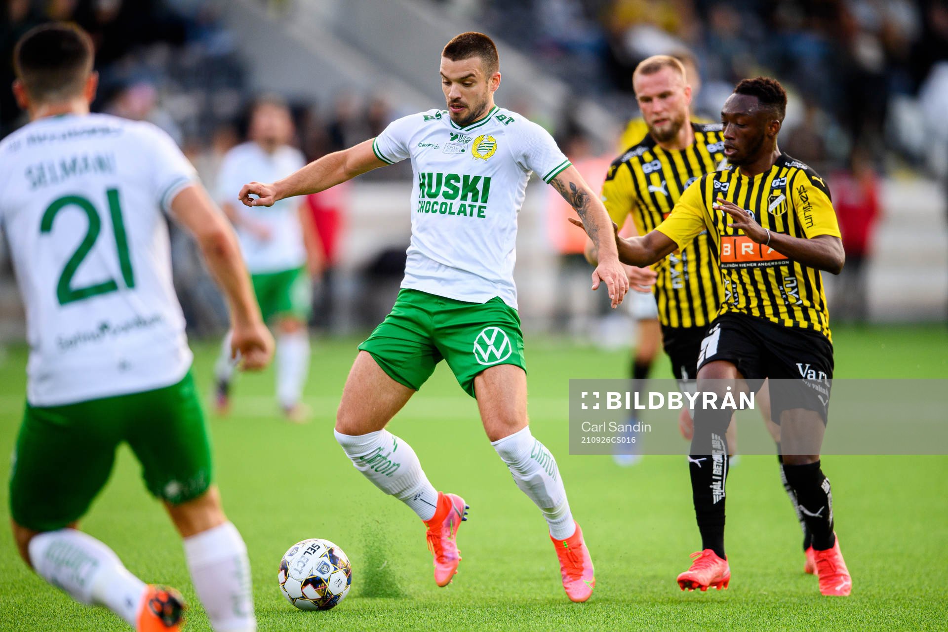 Hammarbys Vladimir Rodic och Häckens Benie Adama Traore