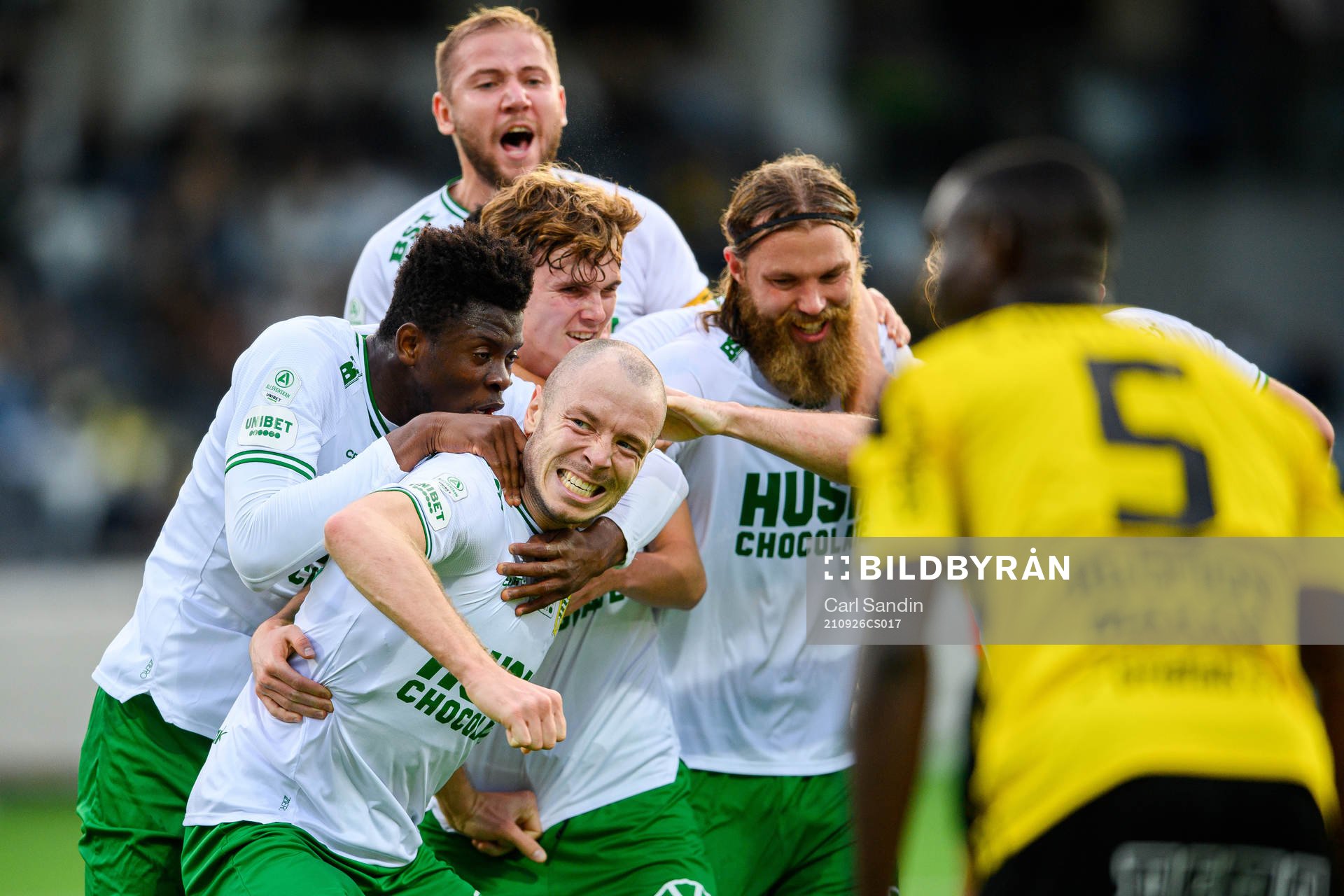 Hammarbys Jon Gudni Fjoluson jublar efter 0-1 under fotbollsmatchen i Allsvenskan mellan Häcken och Hammarby den 26 september 2021 i Göteborg.
