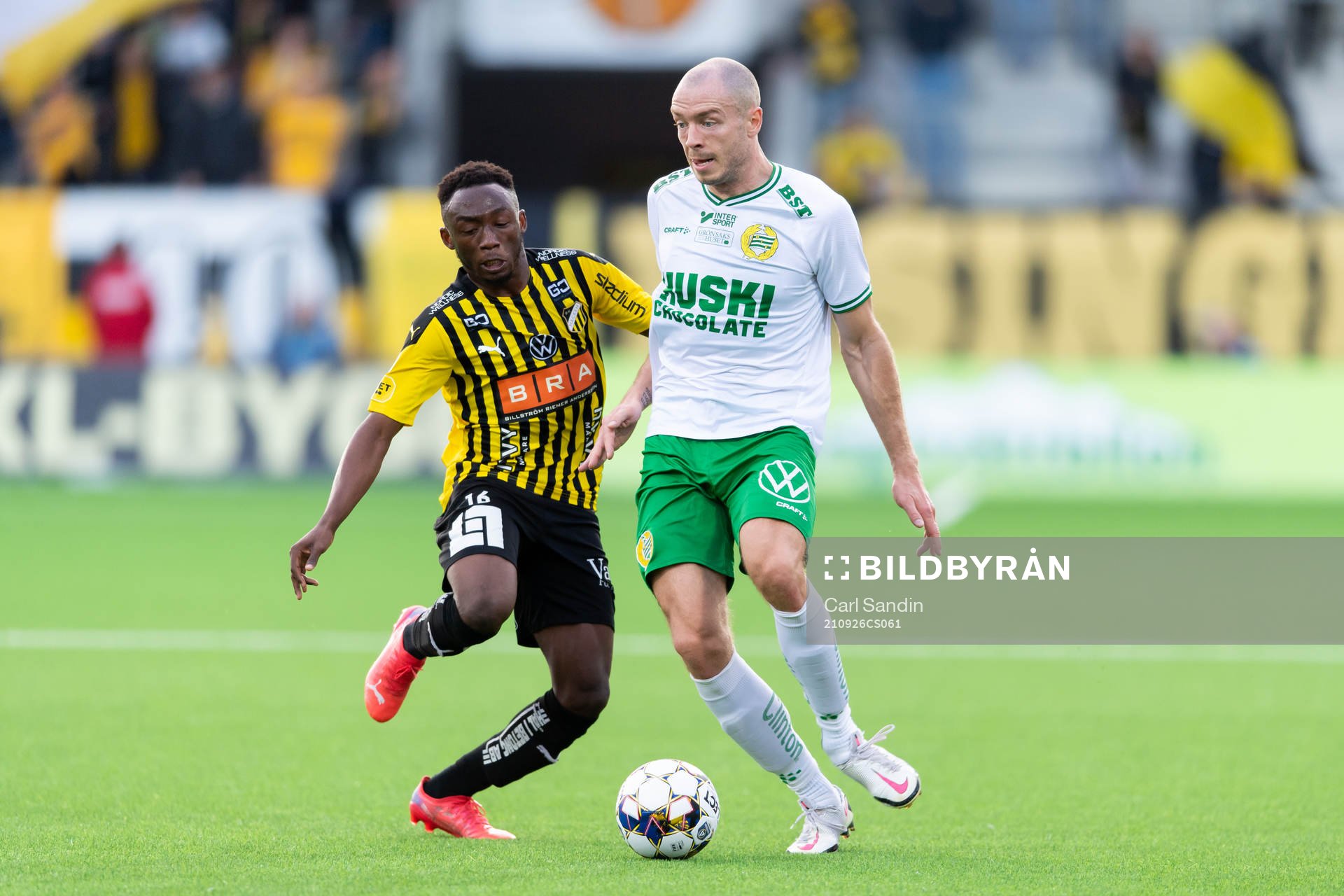 Häckens Benie Adama Traore och Hammarbys Jon Gudni Fjoluson