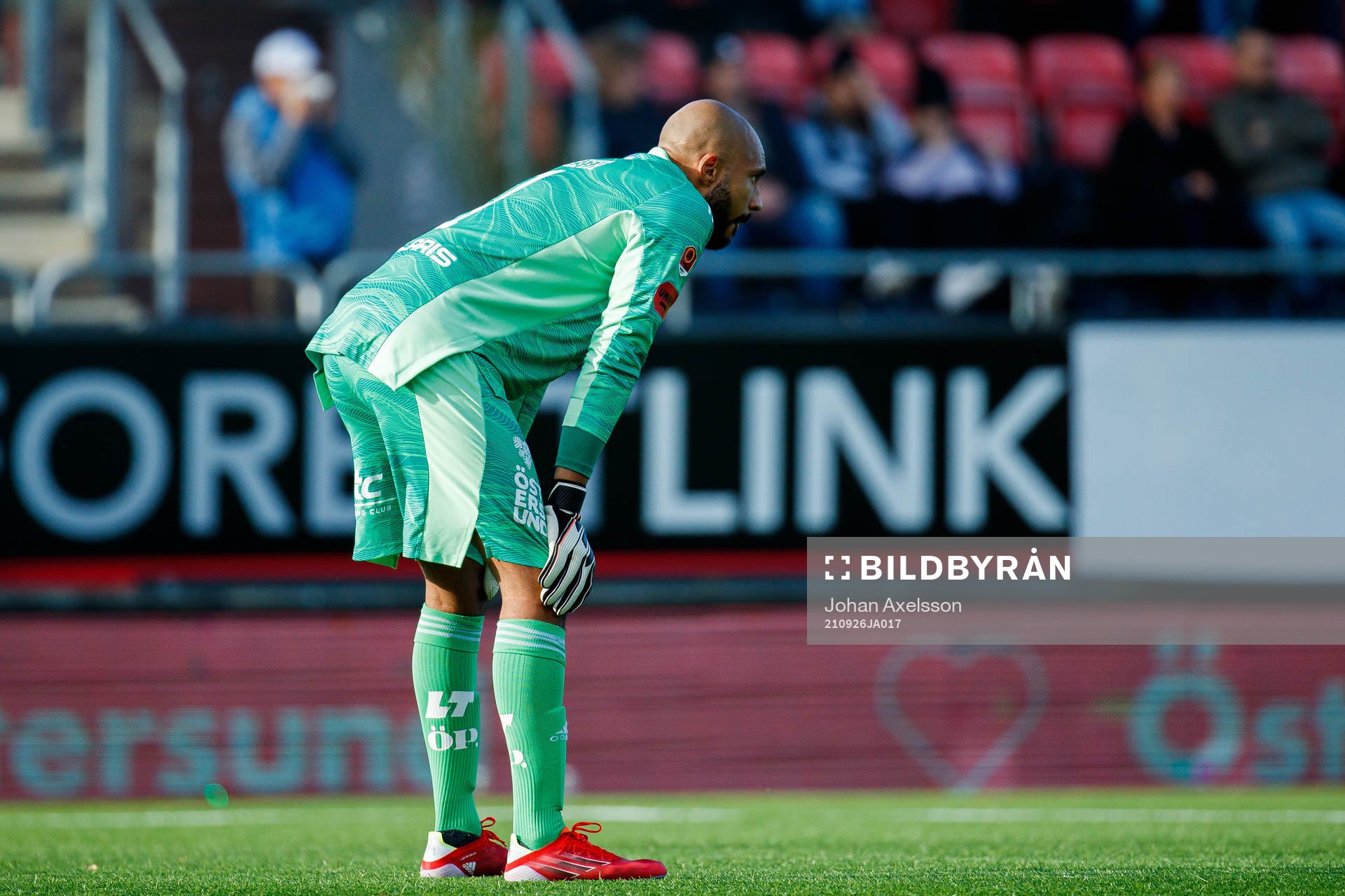 Östersunds målvakt Aly Keita deppar