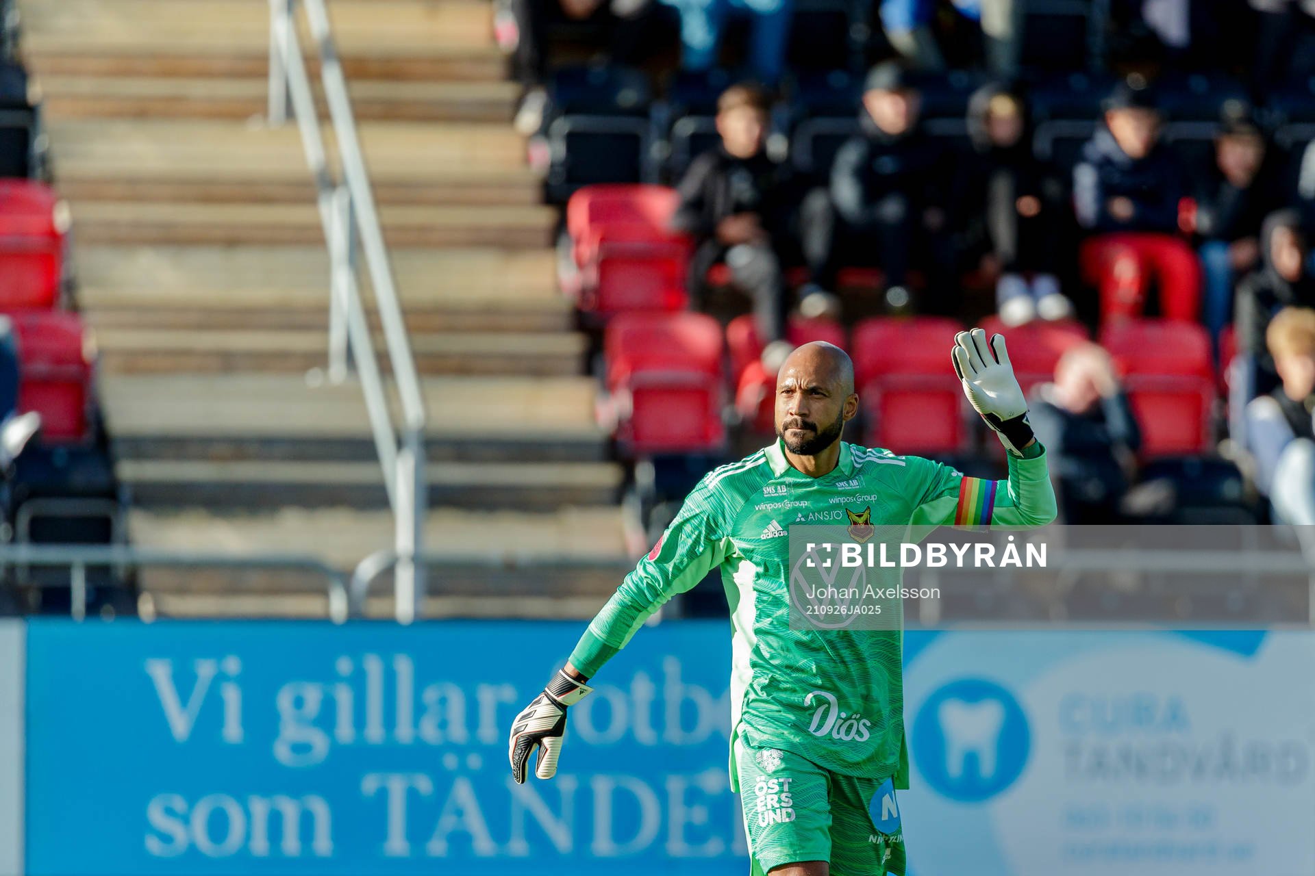 Östersunds målvakt Aly Keita reagerar