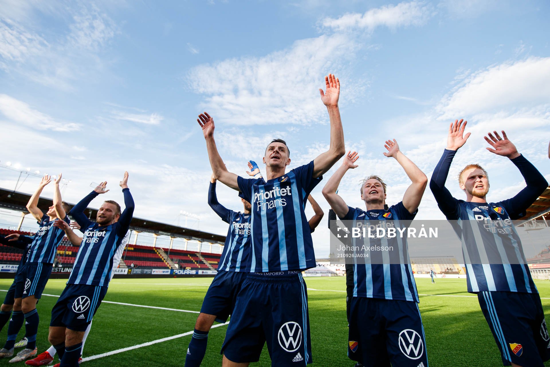 Djurgårdens Haris Radetinac jublar efter fotbollsmatchen i Allsvenskan mellan Östersund och Djurgården den 26 september 2021 i Östersund.
