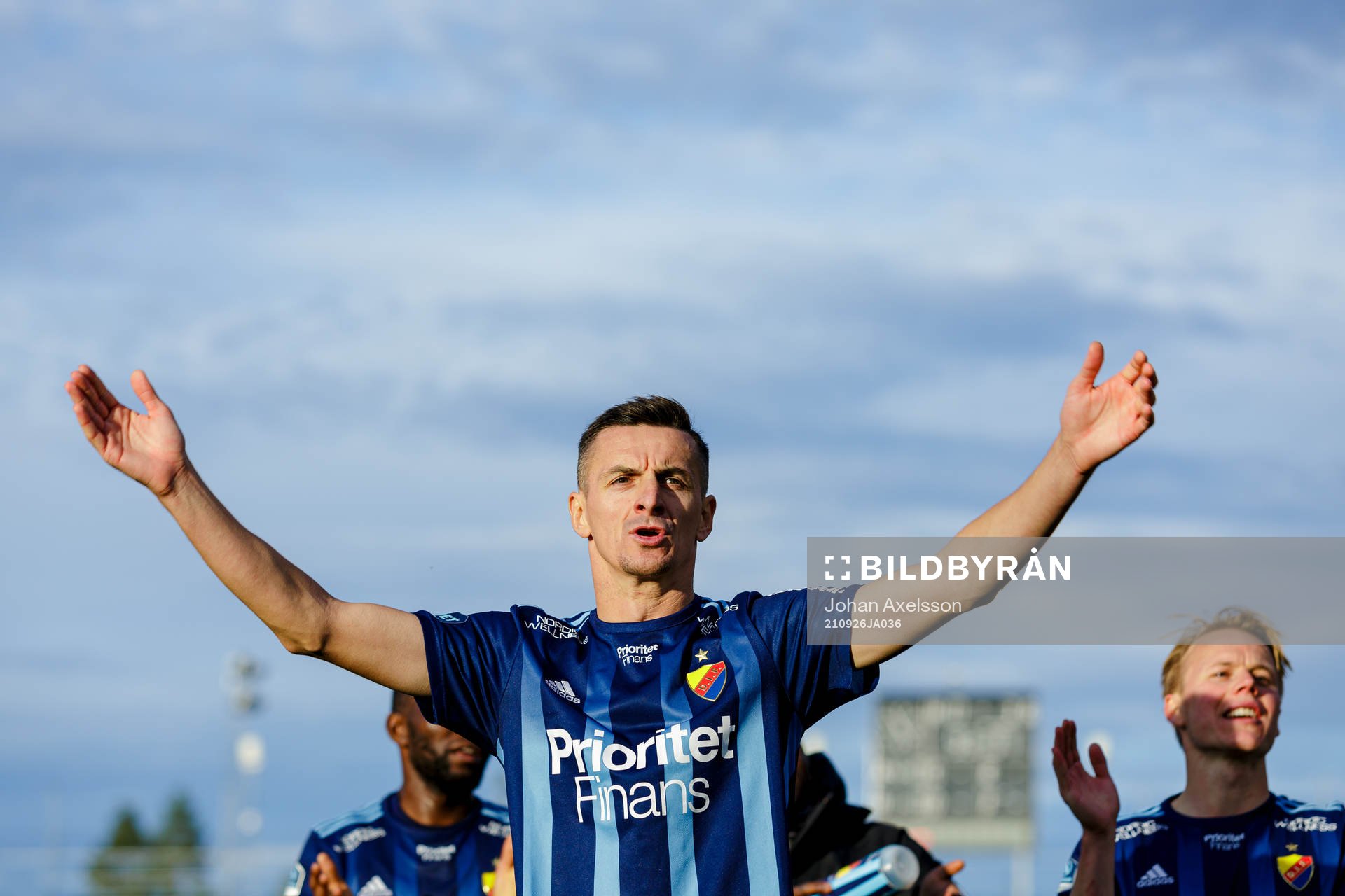 Djurgårdens Haris Radetinac jublar efter fotbollsmatchen i Allsvenskan mellan Östersund och Djurgården den 26 september 2021 i Östersund.