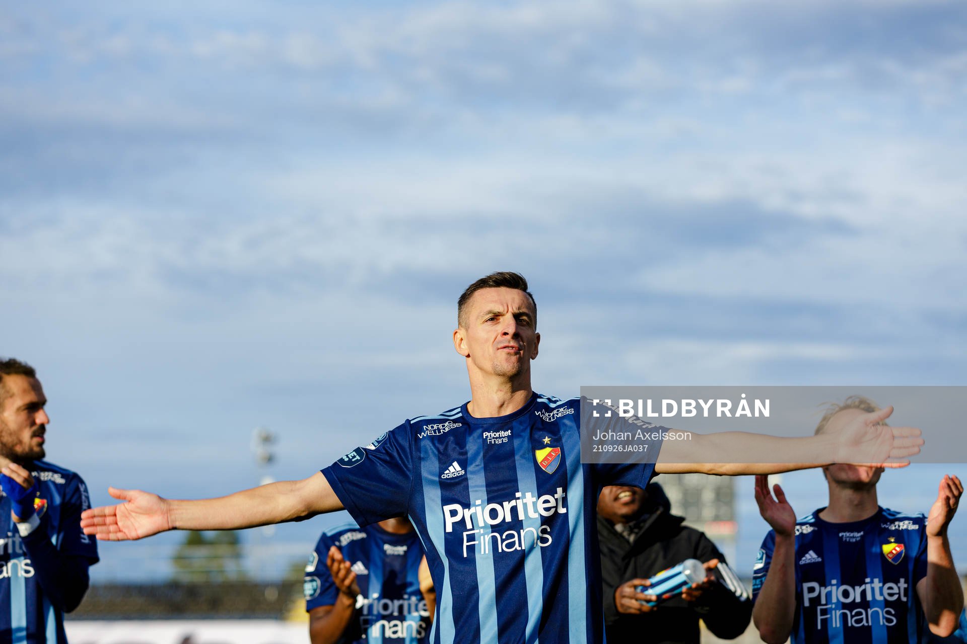 Djurgårdens Haris Radetinac jublar efter fotbollsmatchen i Allsvenskan mellan Östersund och Djurgården den 26 september 2021 i Östersund.