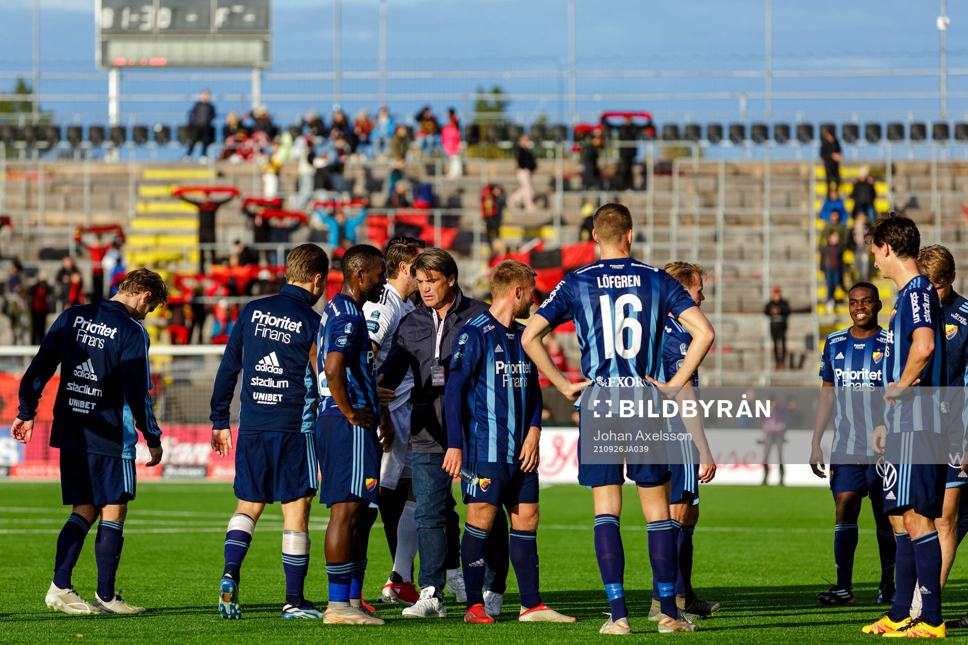 Djurgårdens sportchef Bosse Andersson tackar spelarna