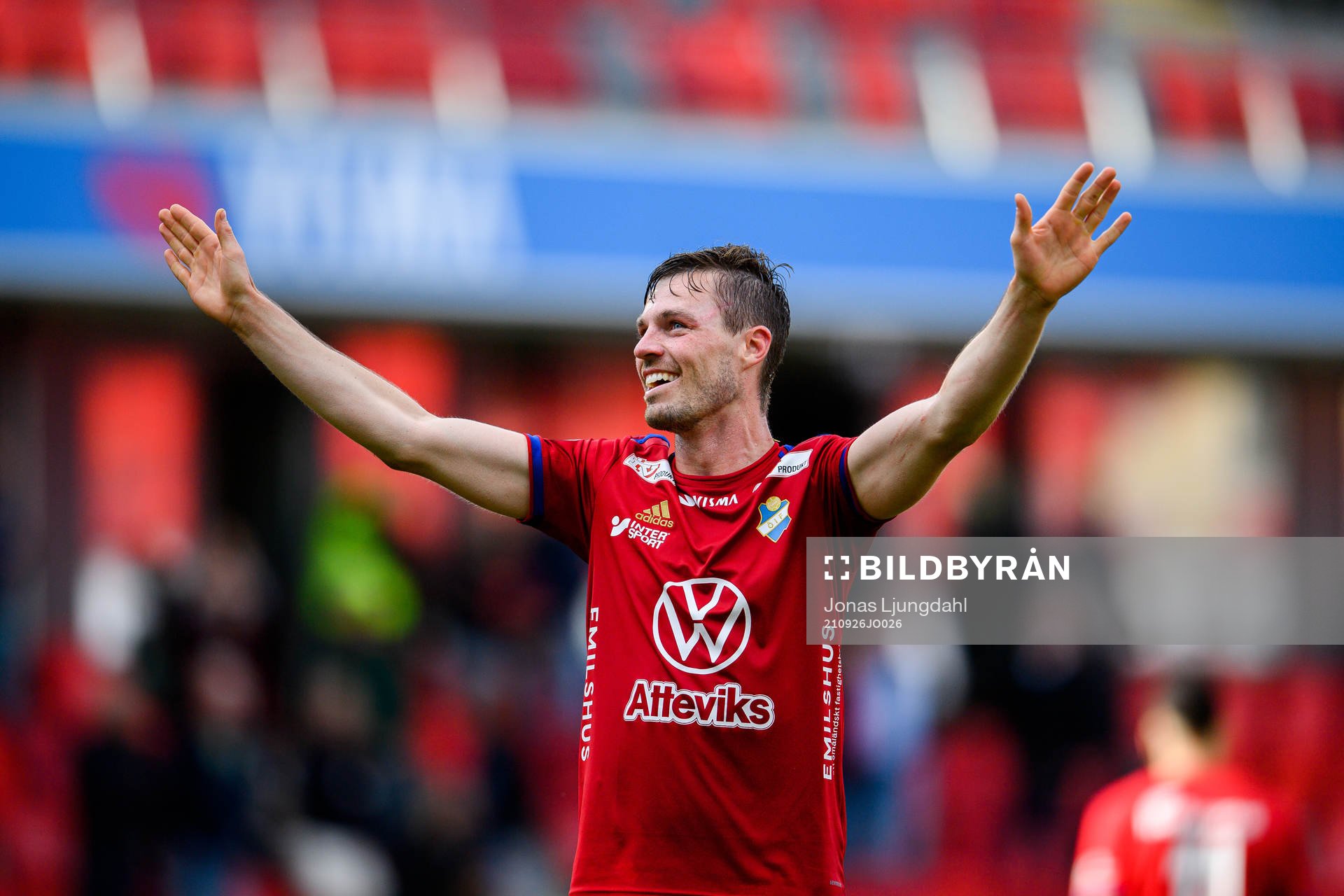 Östers Nicolas Mortensen jublar efter fotbollsmatchen i Superettan mellan Öster och Helsingborg den 26 september 2021 i Växjö. 