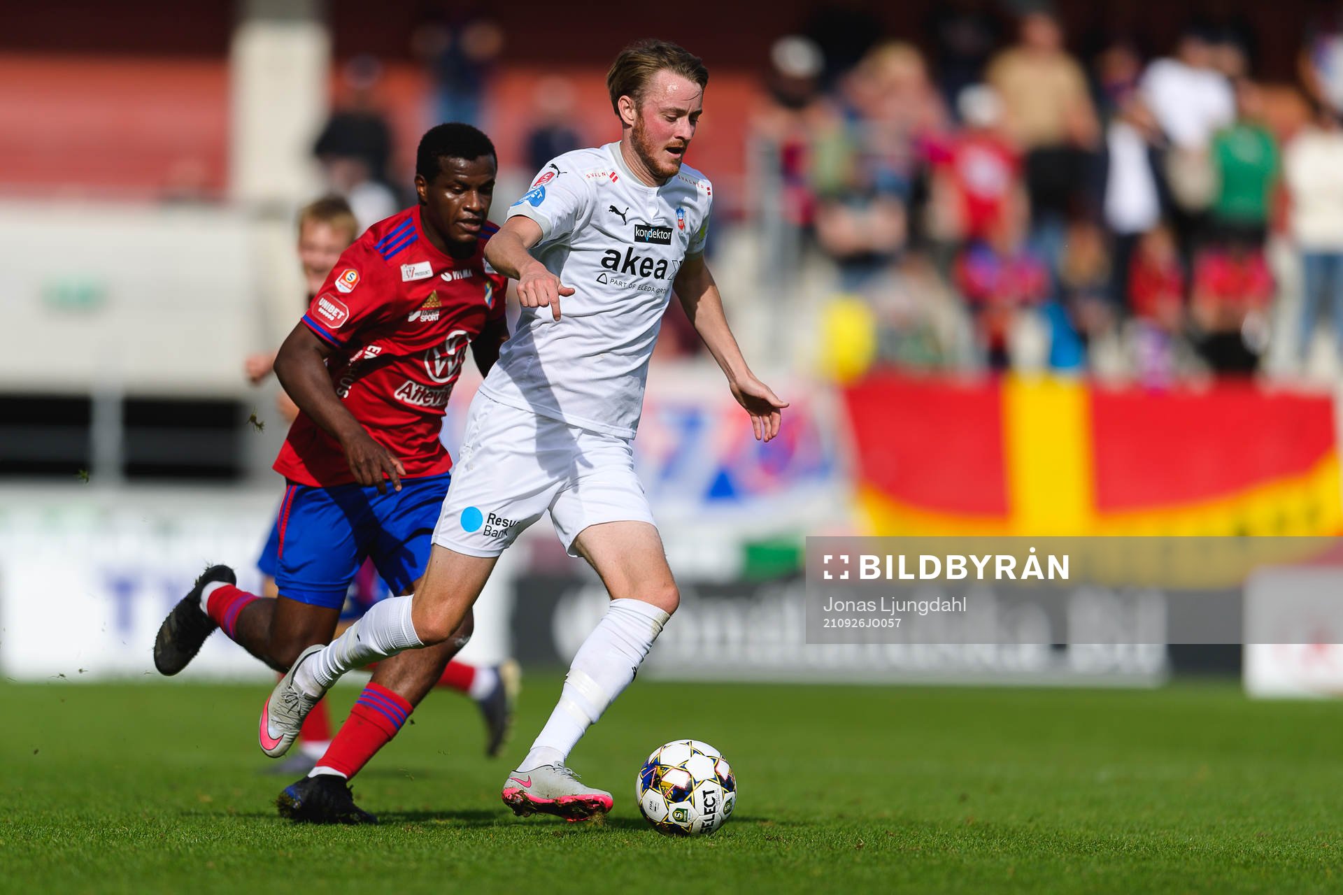 Helsingborgs Rasmus Jönsson jagas av Östers Manasse Kusu