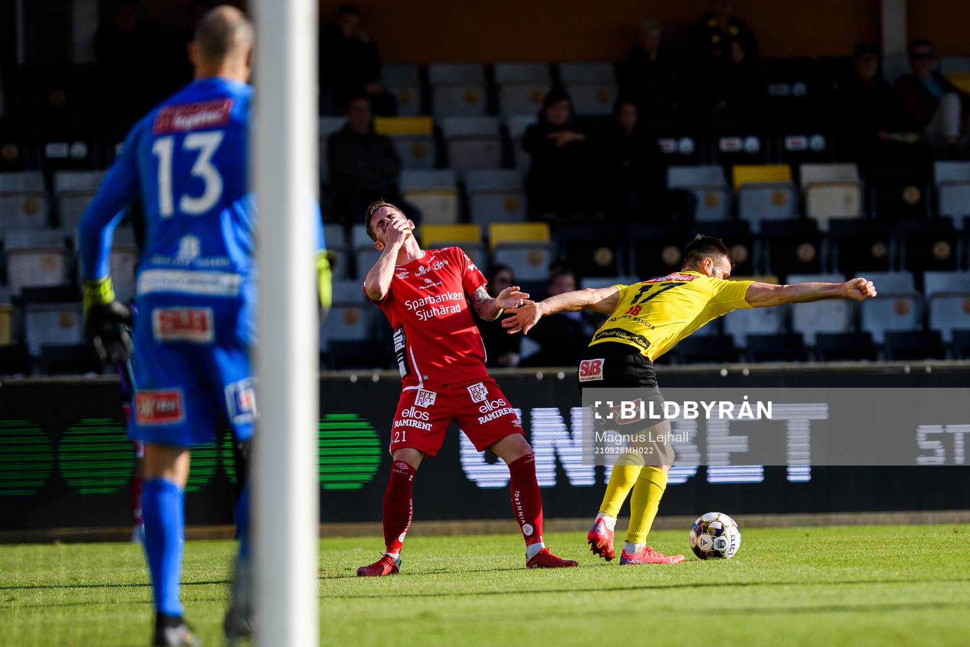 Elfsborgs Rasmus Alm och Mjällbys Carlos Moros Gracia