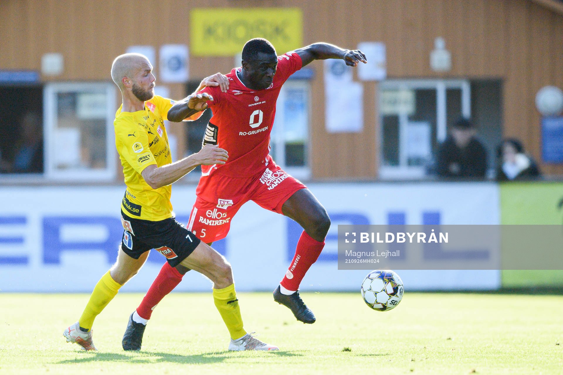Mjällbys Viktor Gustafson och Elfsborgs Maudo Lamine