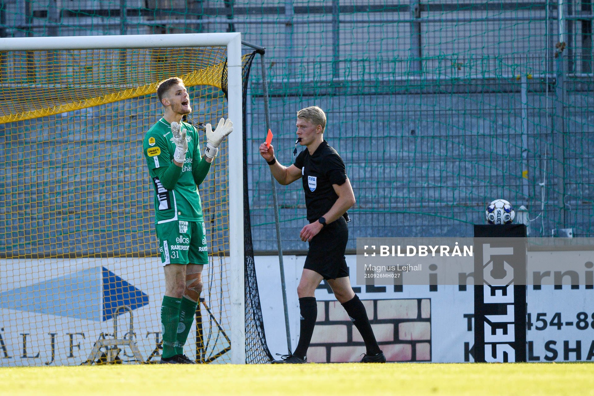 Elfsborgs målvakt Tim Rönning får rött kort